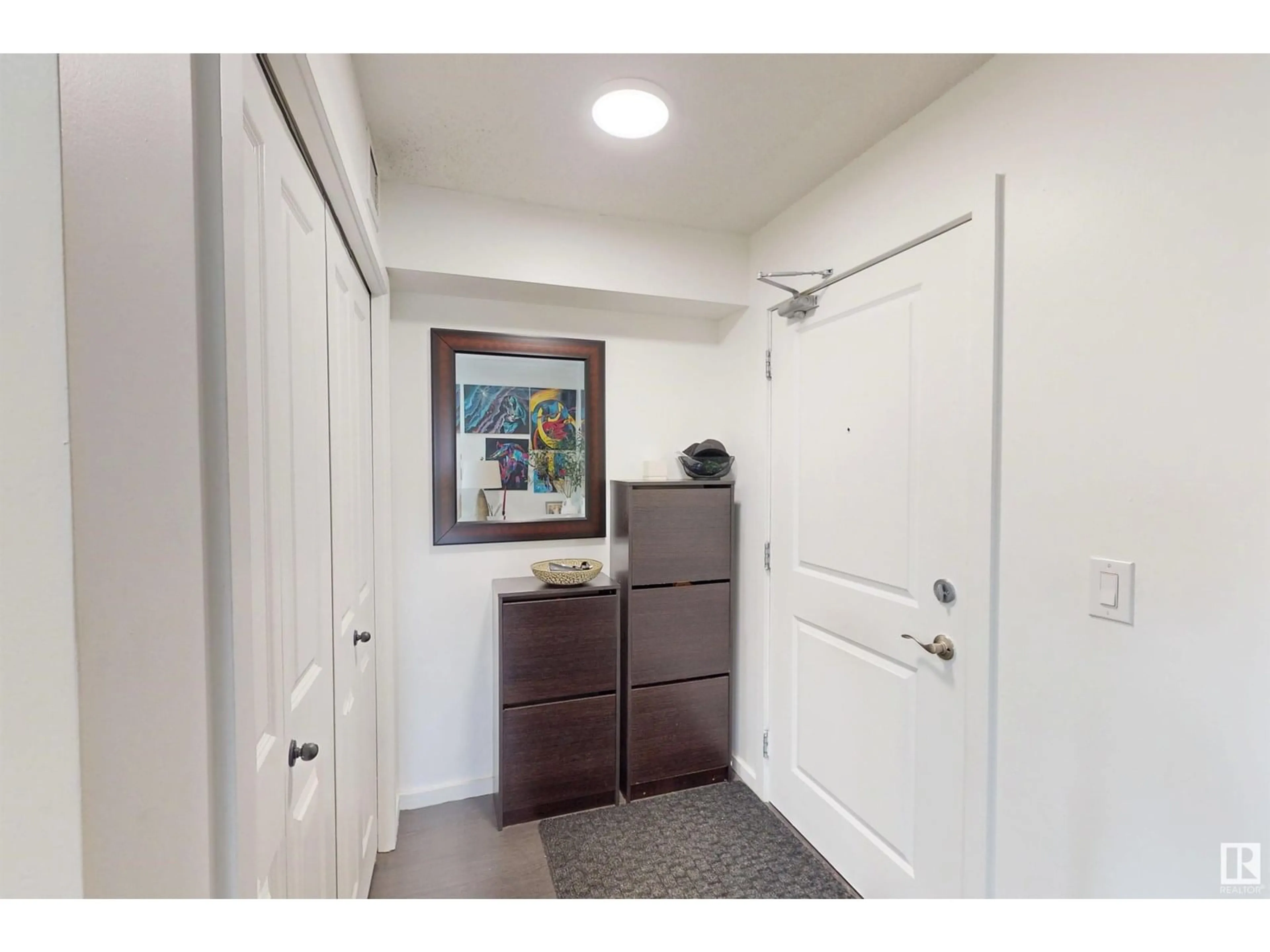 Indoor entryway for 236 5515 7 AVE, Edmonton Alberta T6X2A8