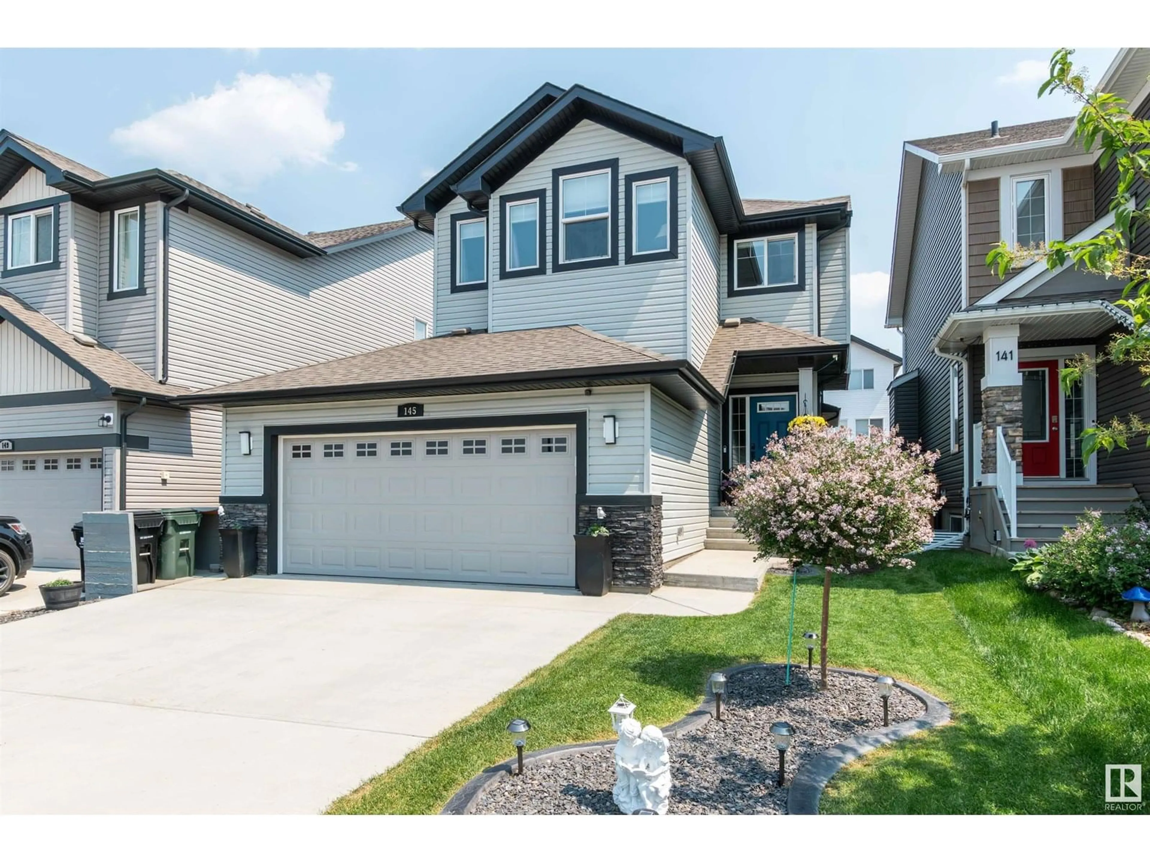 Home with vinyl exterior material, street for 145 SUMAC LN, Sherwood Park Alberta T8H1Z9