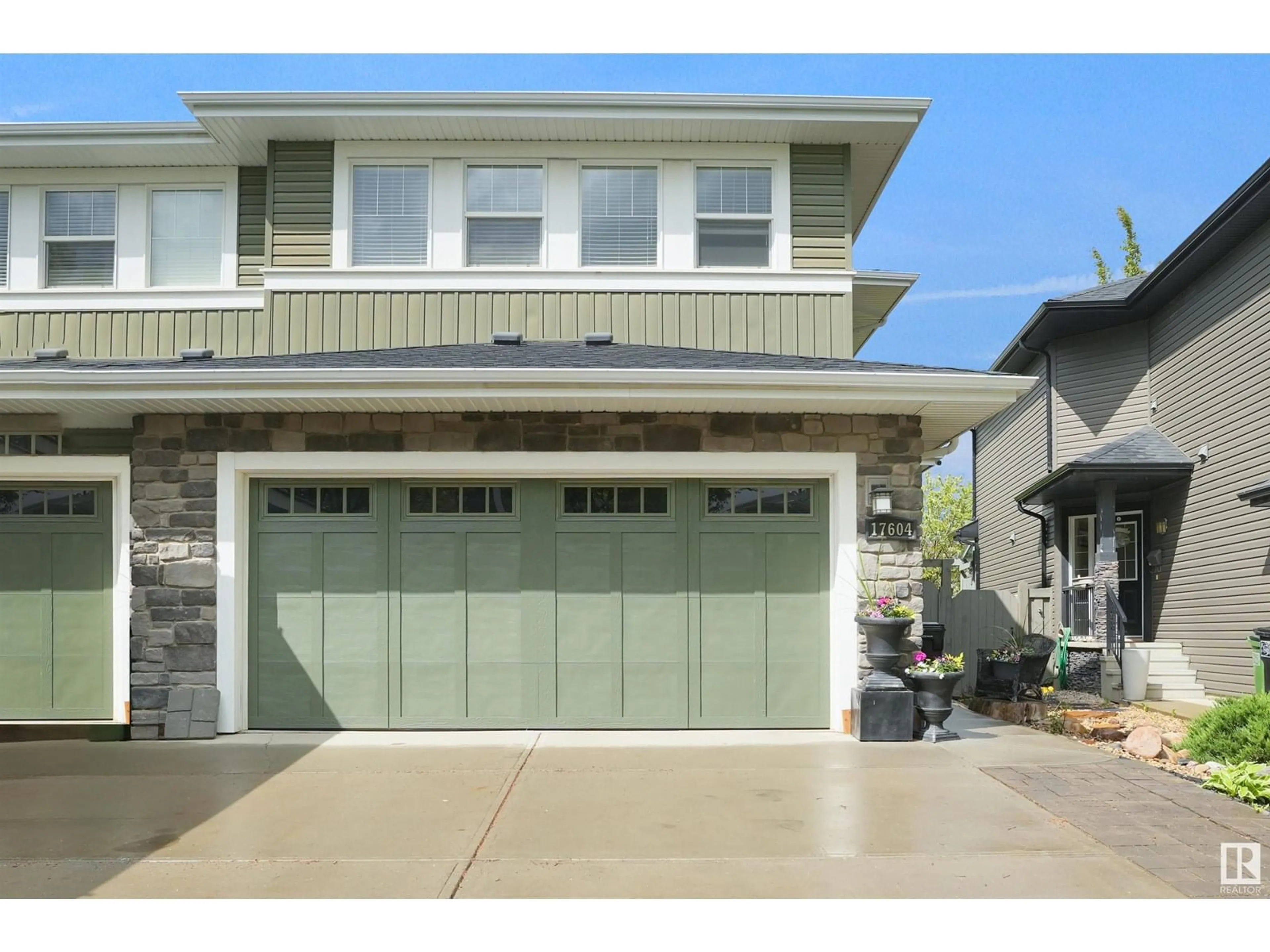 Indoor garage for 17604 10 AV, Edmonton Alberta T6W1Z8