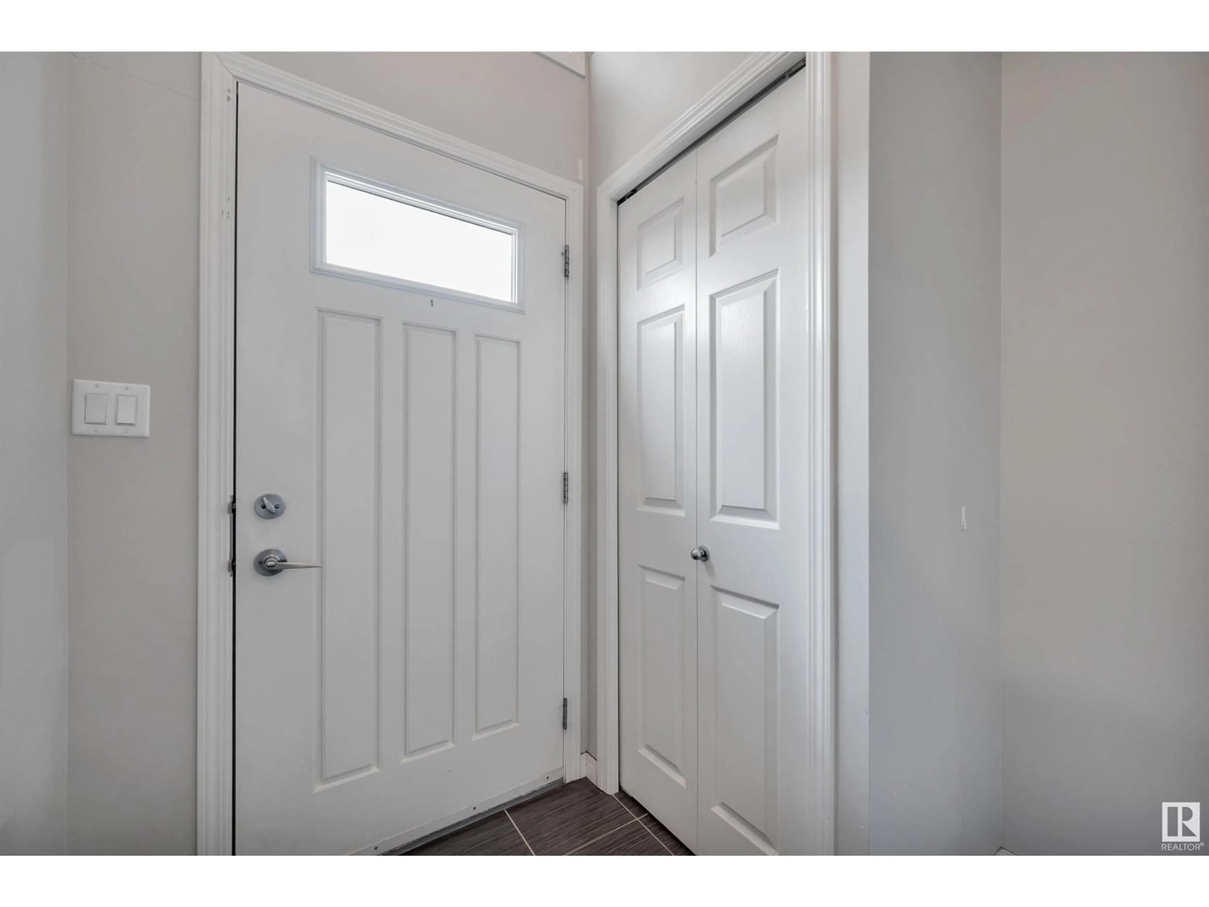 Indoor entryway for 73 - 7503 GETTY GATE GA, Edmonton Alberta T5T4S8
