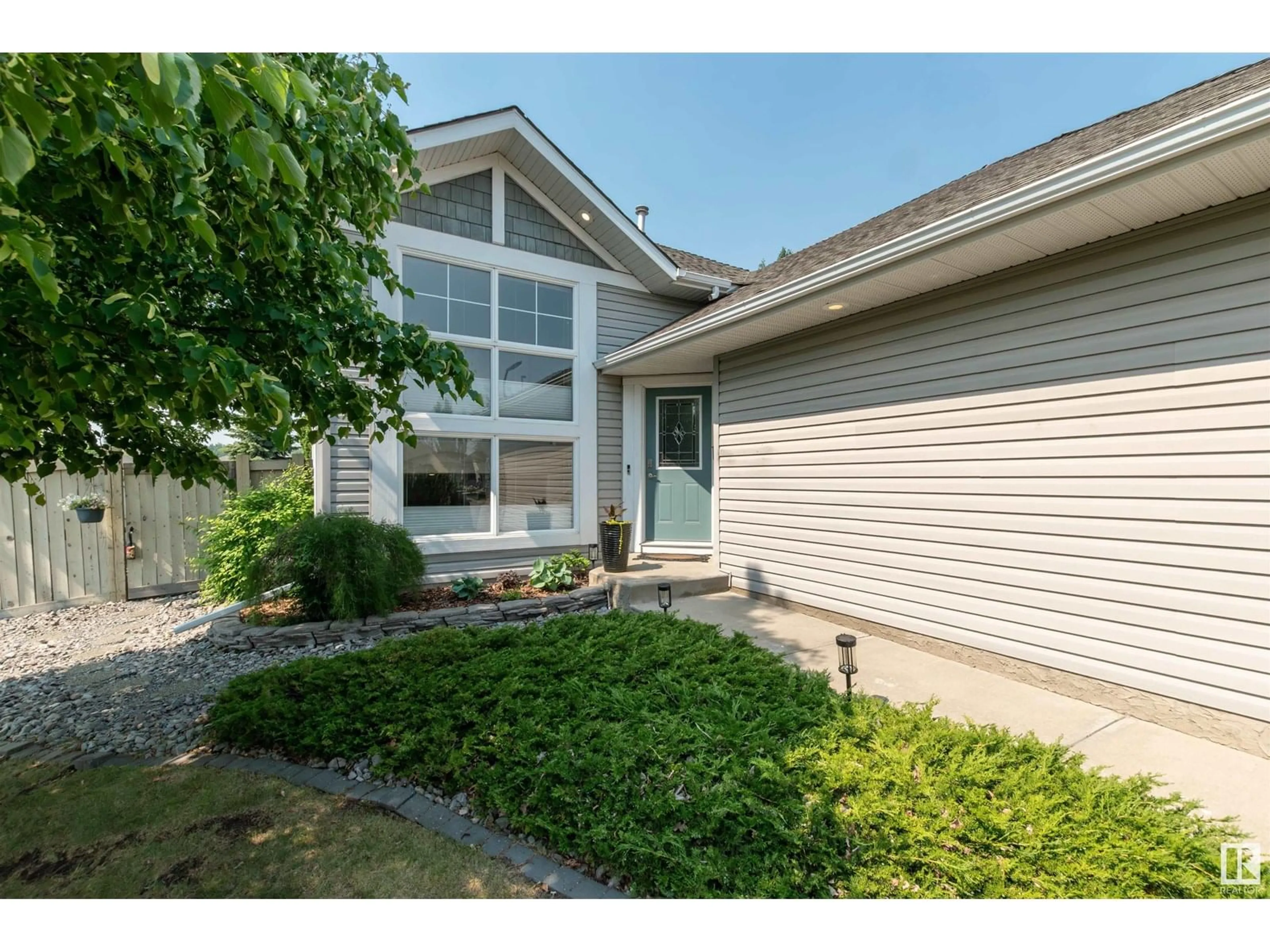 Home with vinyl exterior material, street for 23 RIDGELAND PT, Sherwood Park Alberta T8A6N5