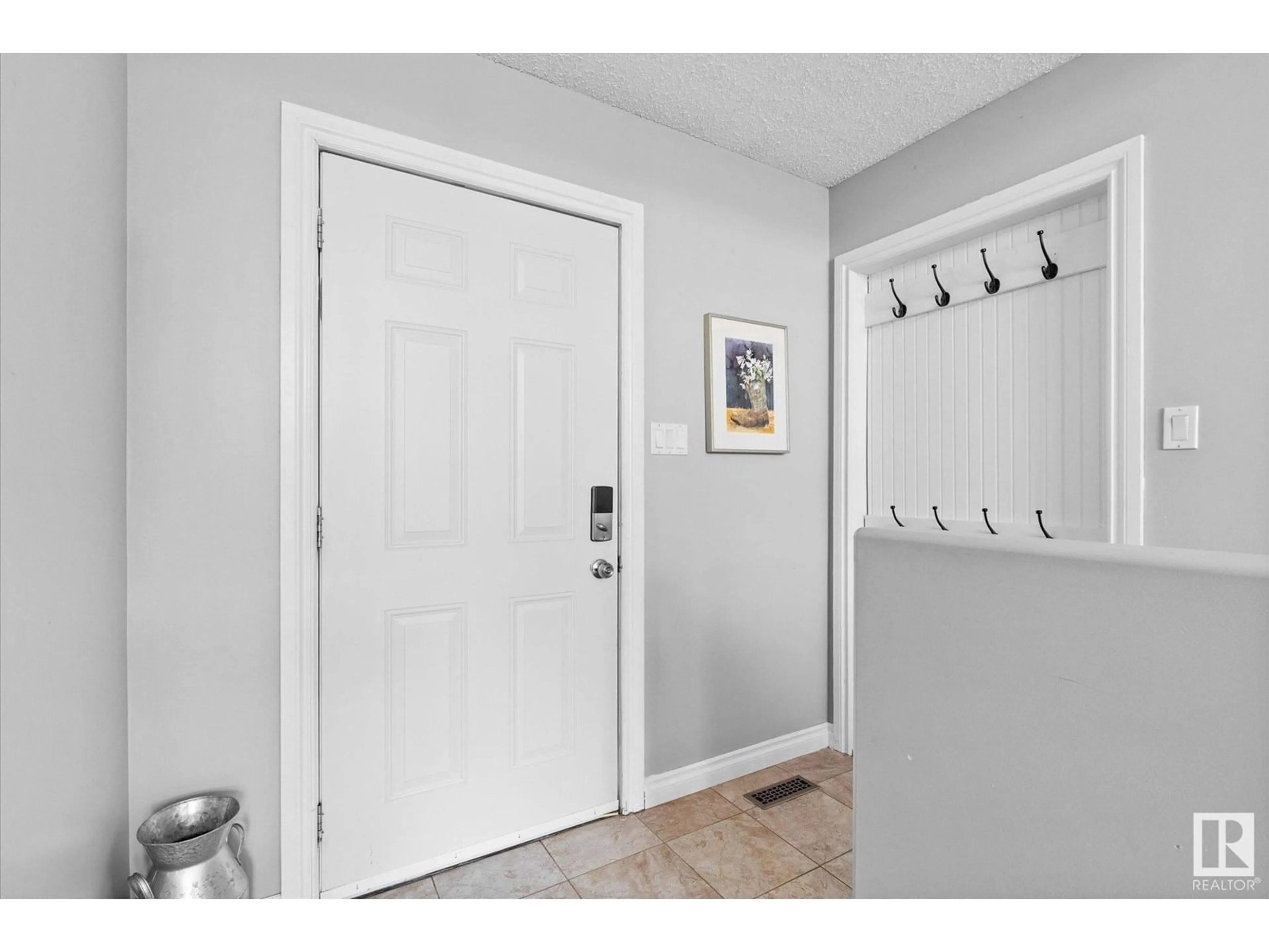 Indoor entryway for 54310 RGE ROAD 24, Rural Lac Ste. Anne County Alberta T0E1V0