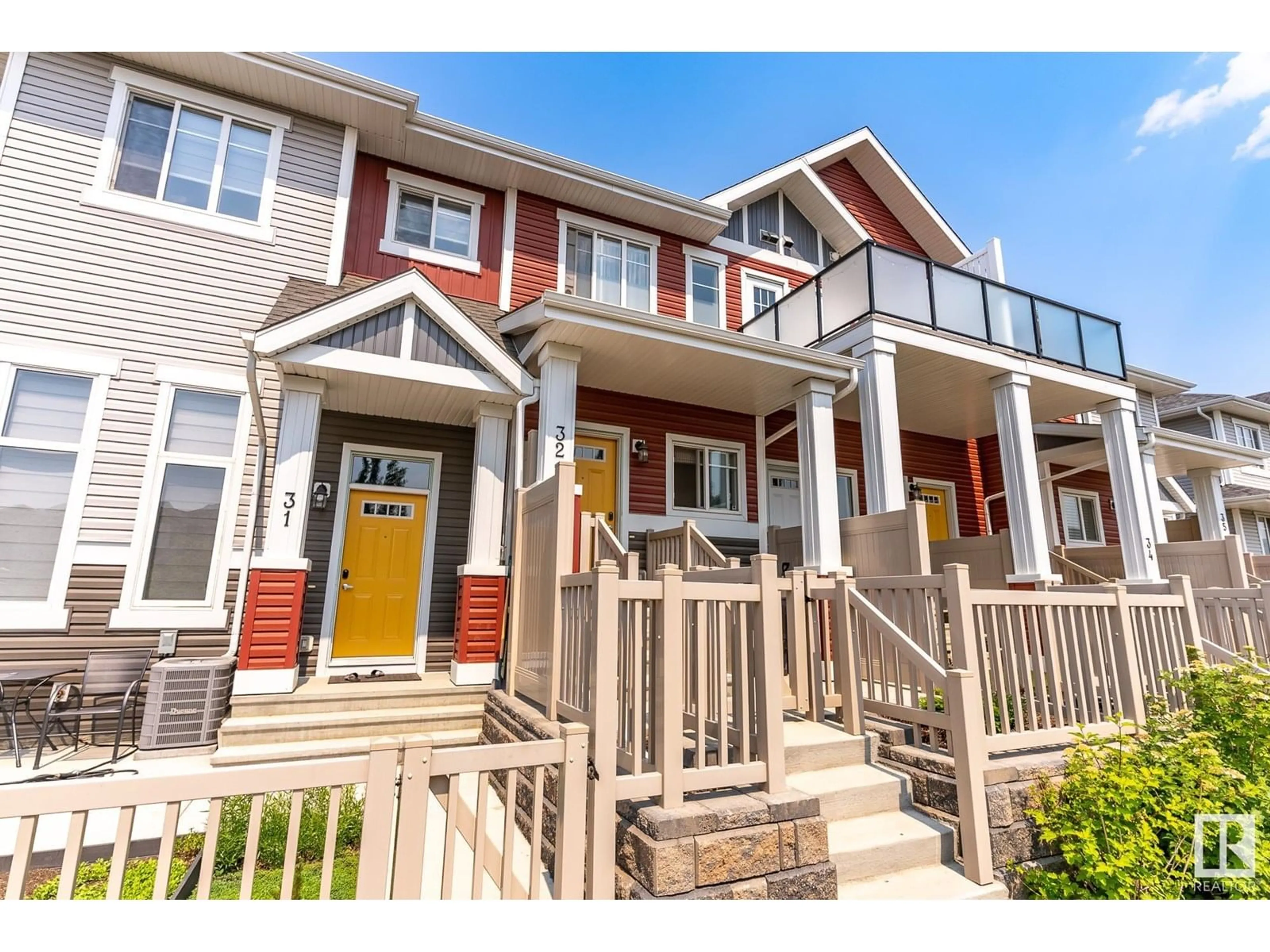 Home with vinyl exterior material, street for #32 - 2905 141 ST, Edmonton Alberta T6W3M4