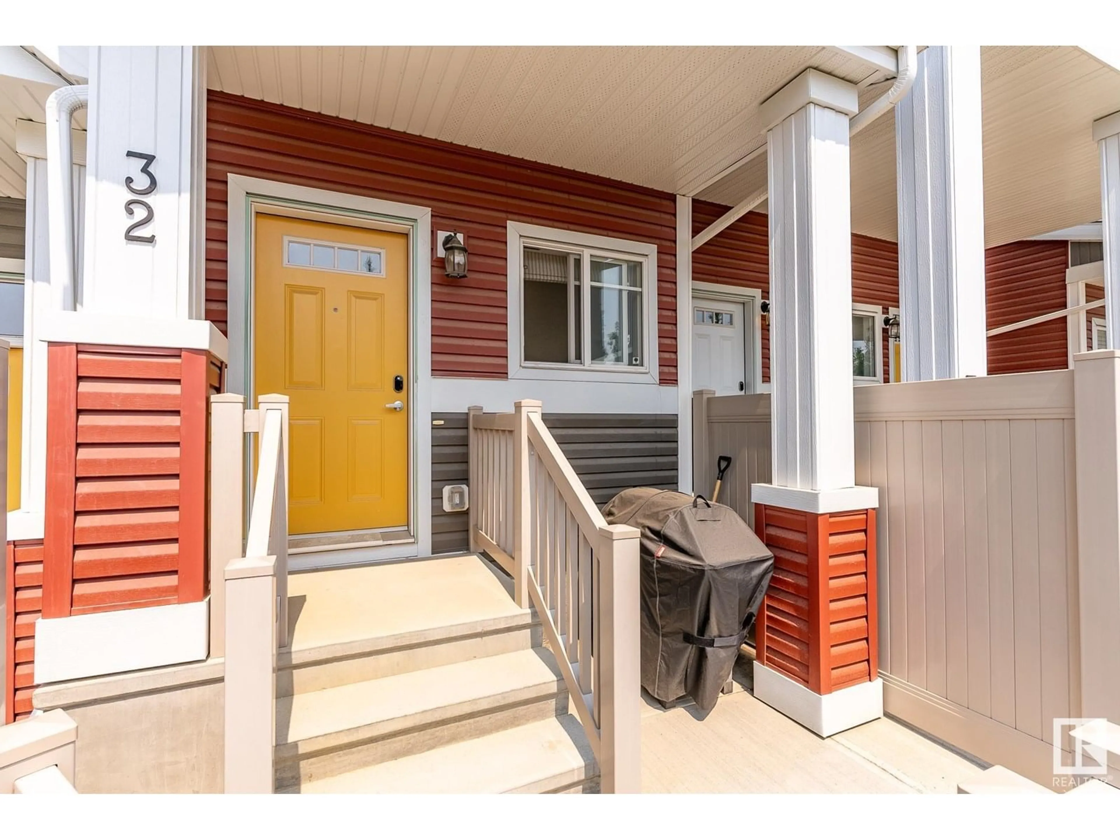 Indoor entryway for #32 - 2905 141 ST, Edmonton Alberta T6W3M4