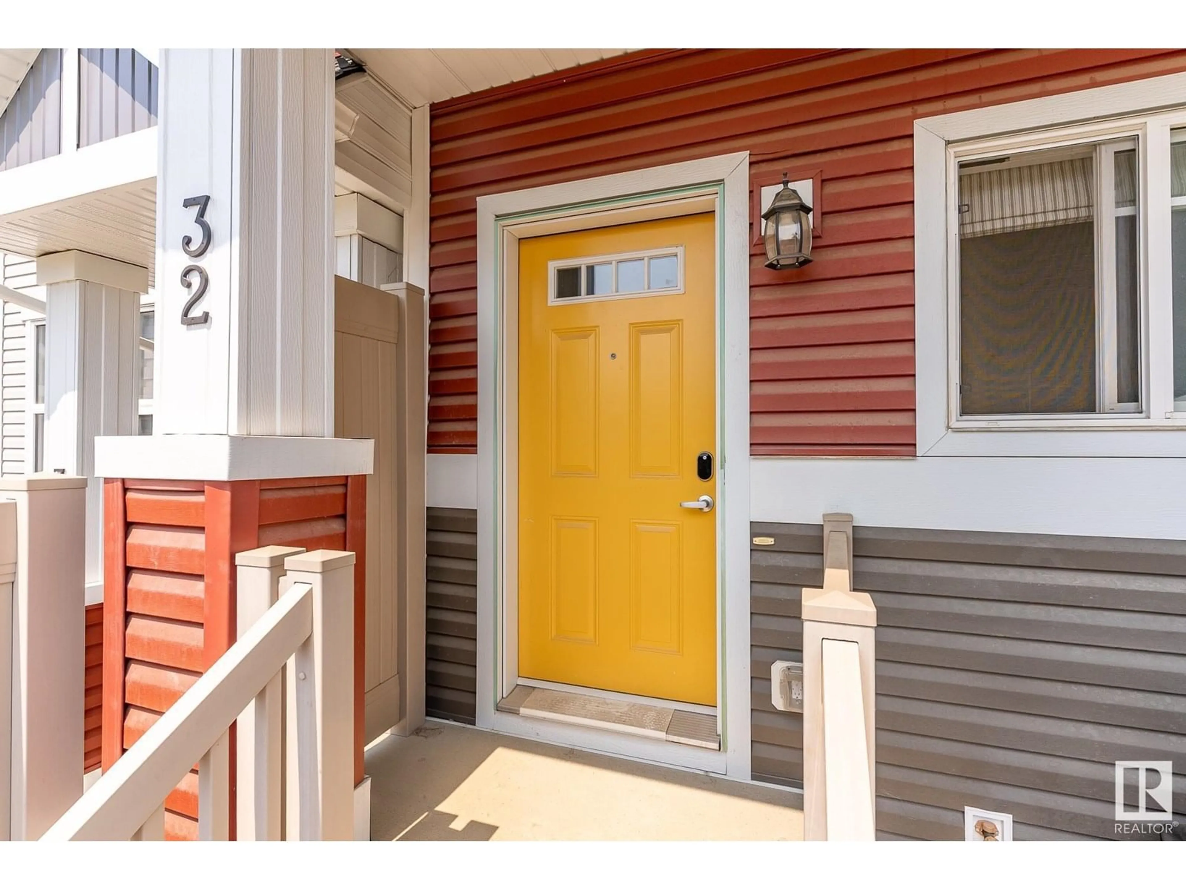 Indoor entryway for #32 - 2905 141 ST, Edmonton Alberta T6W3M4