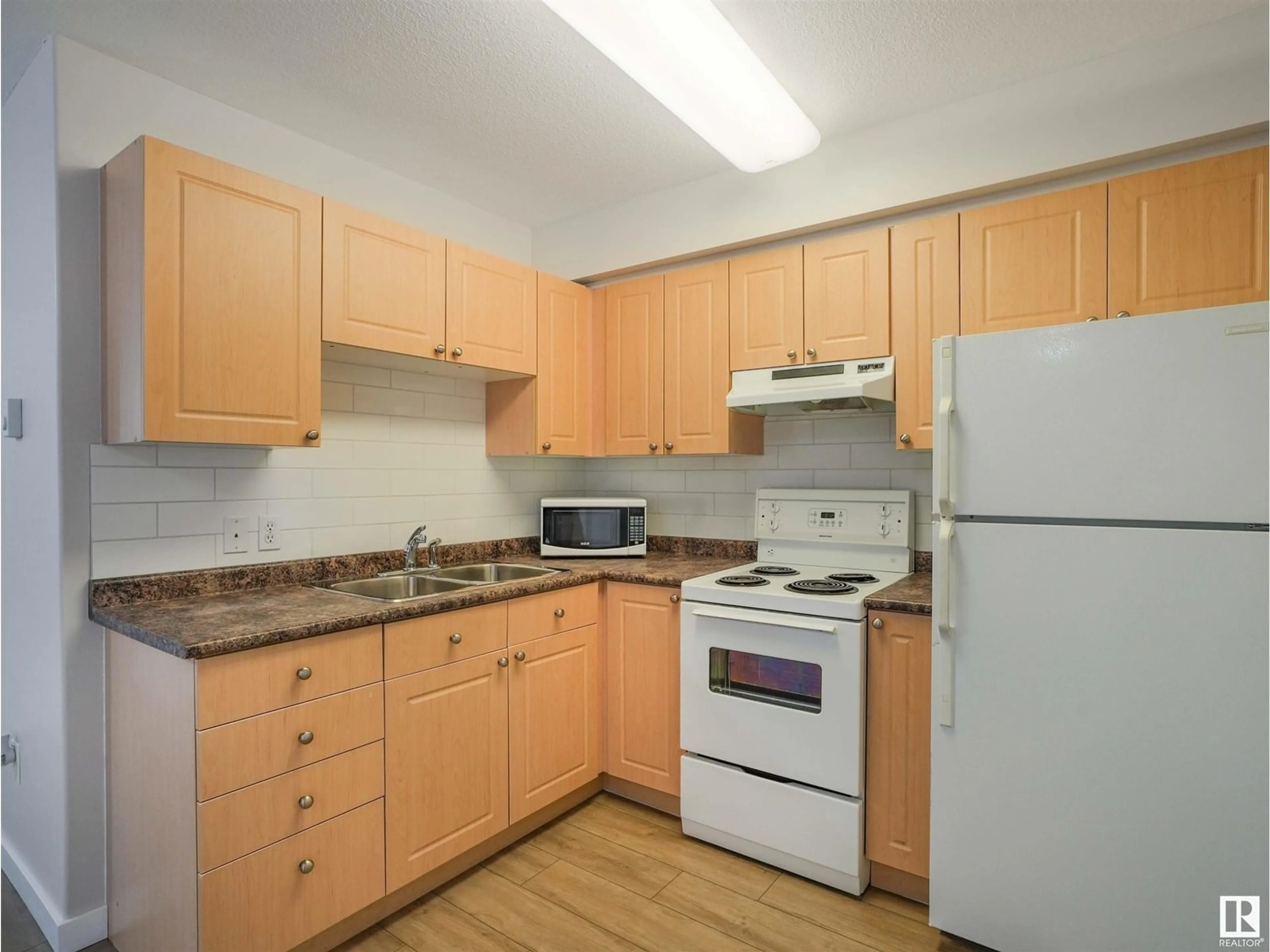 Standard kitchen, unknown for 318 8802 SOUTHFORT, Fort Saskatchewan Alberta T8L4R6