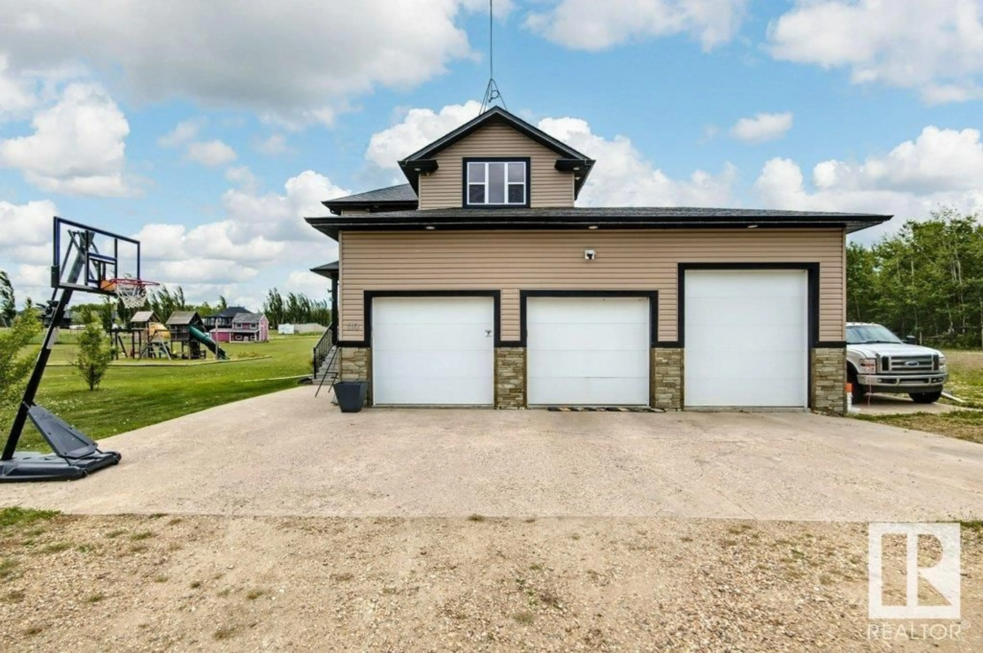 Indoor garage for 51022 - 110 RANGE ROAD 221, Rural Strathcona County Alberta T8E1G8