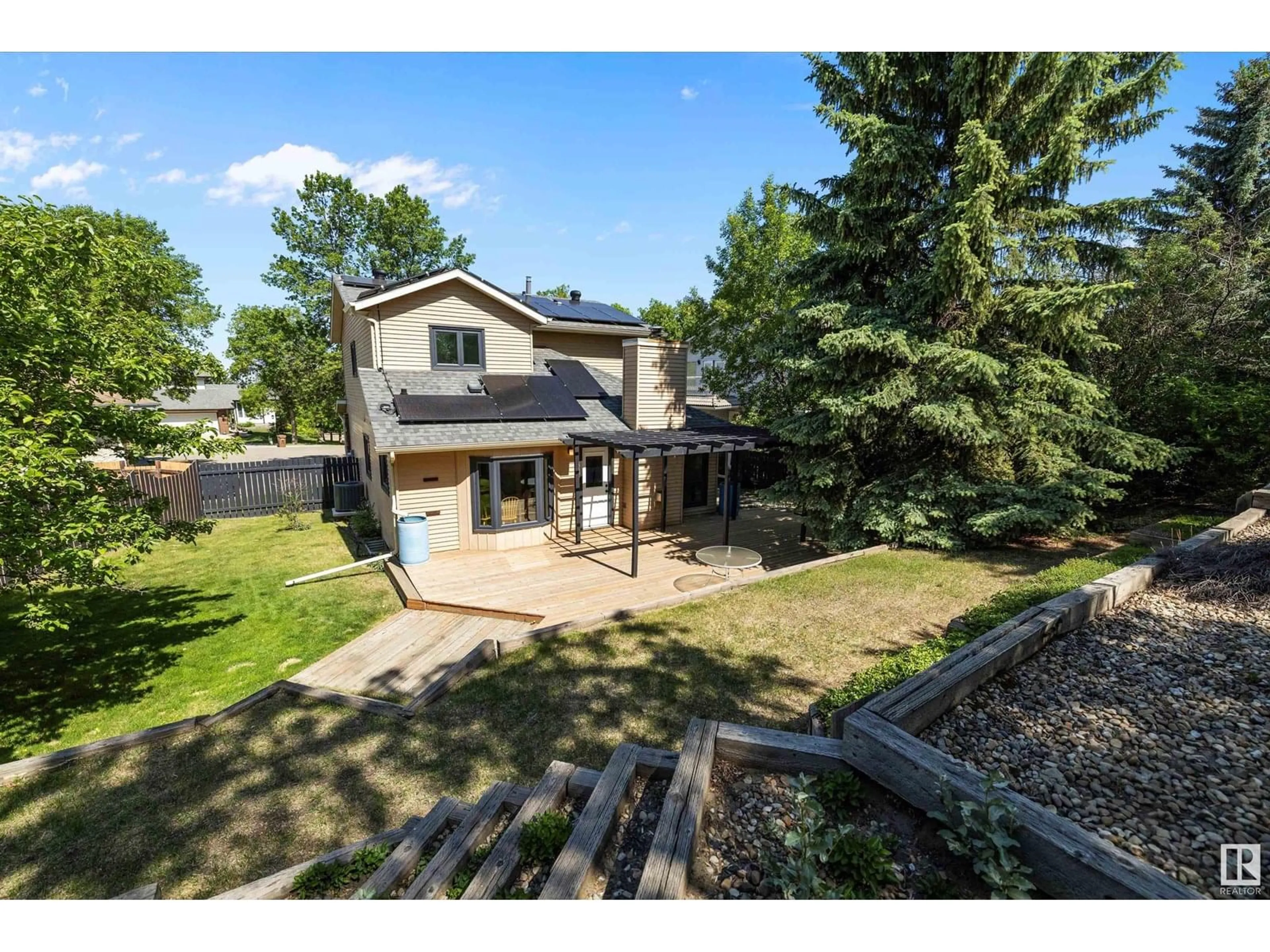 A pic from outside/outdoor area/front of a property/back of a property/a pic from drone, street for 19 WINDERMERE CR, St. Albert Alberta T8N3P1
