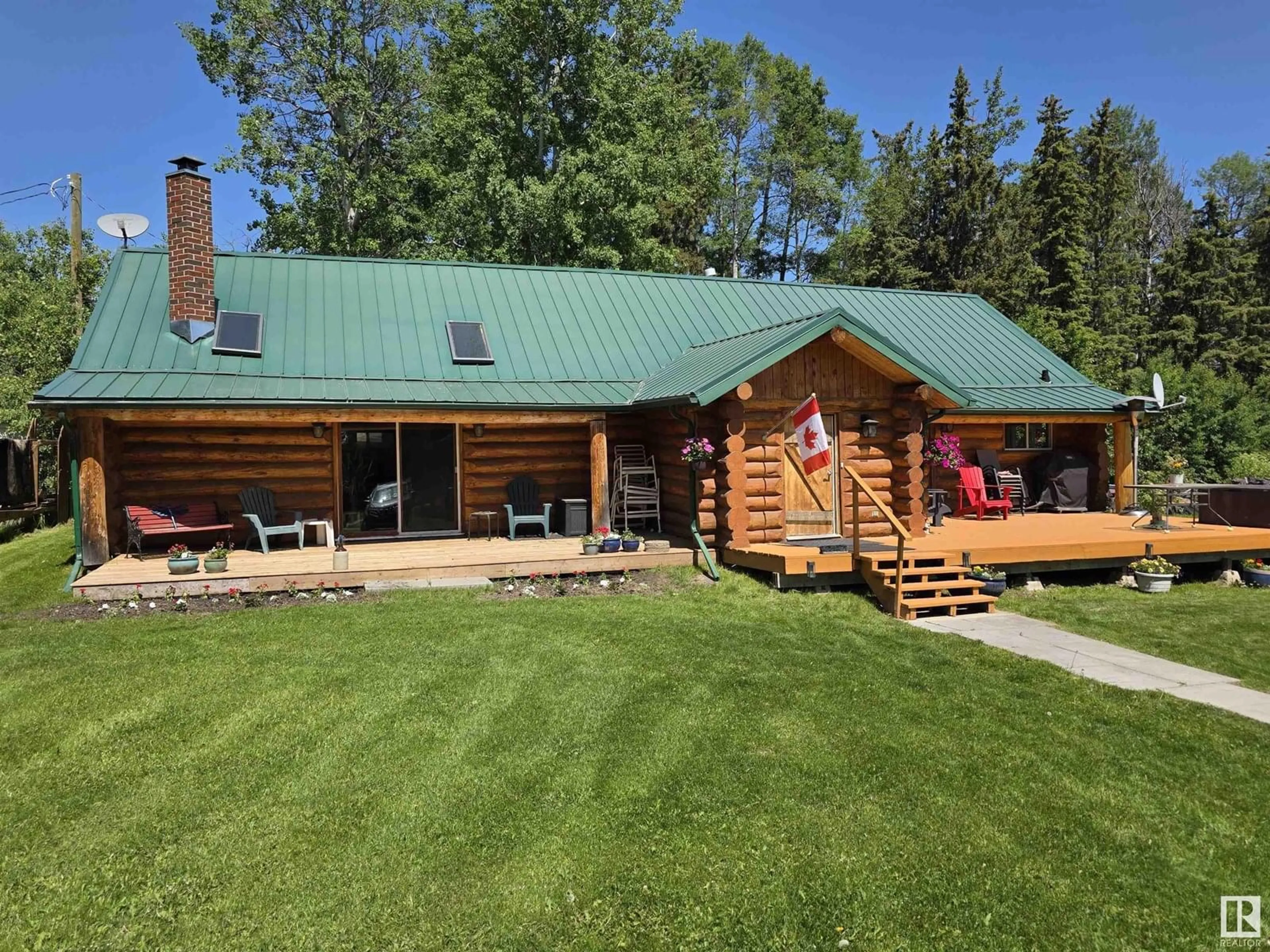 A pic from outside/outdoor area/front of a property/back of a property/a pic from drone, unknown for 312 LAKESHORE DR, Rural Wetaskiwin County Alberta T0C0T0
