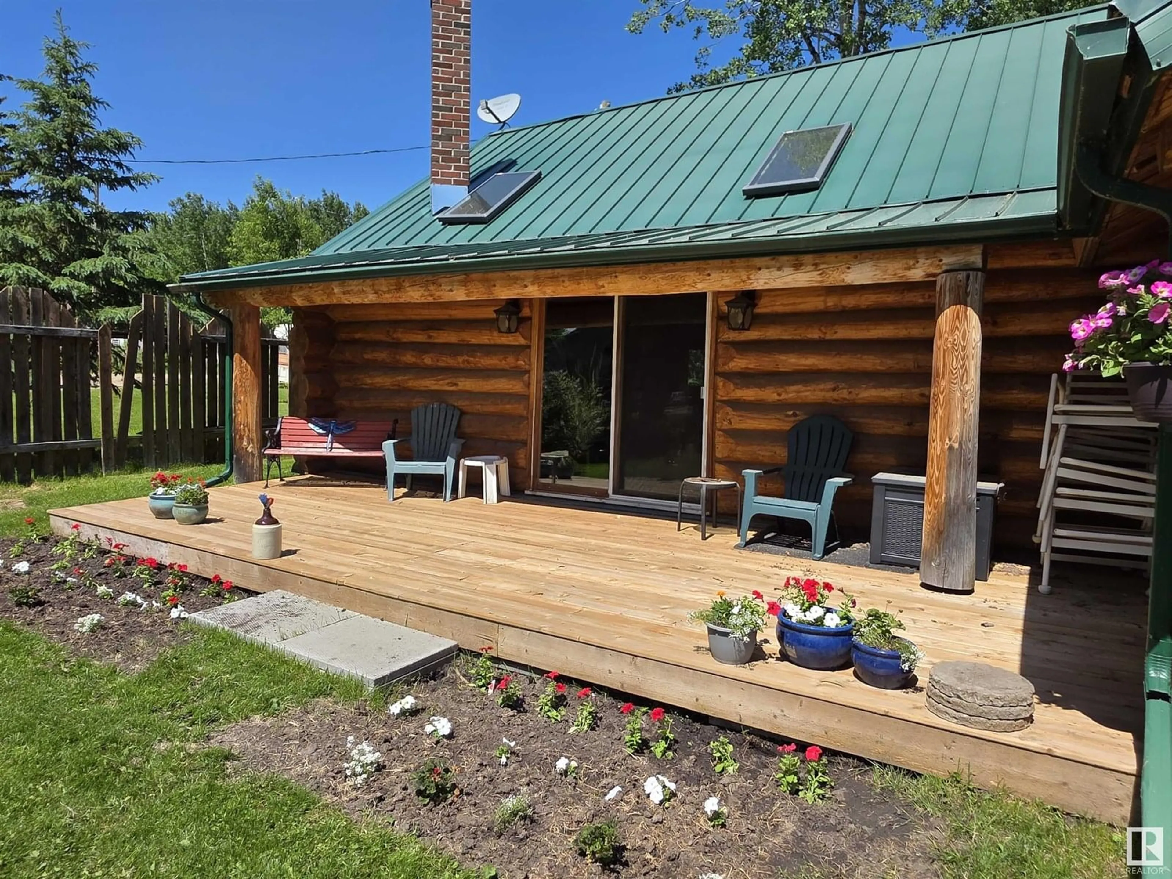 Patio, unknown for 312 LAKESHORE DR, Rural Wetaskiwin County Alberta T0C0T0