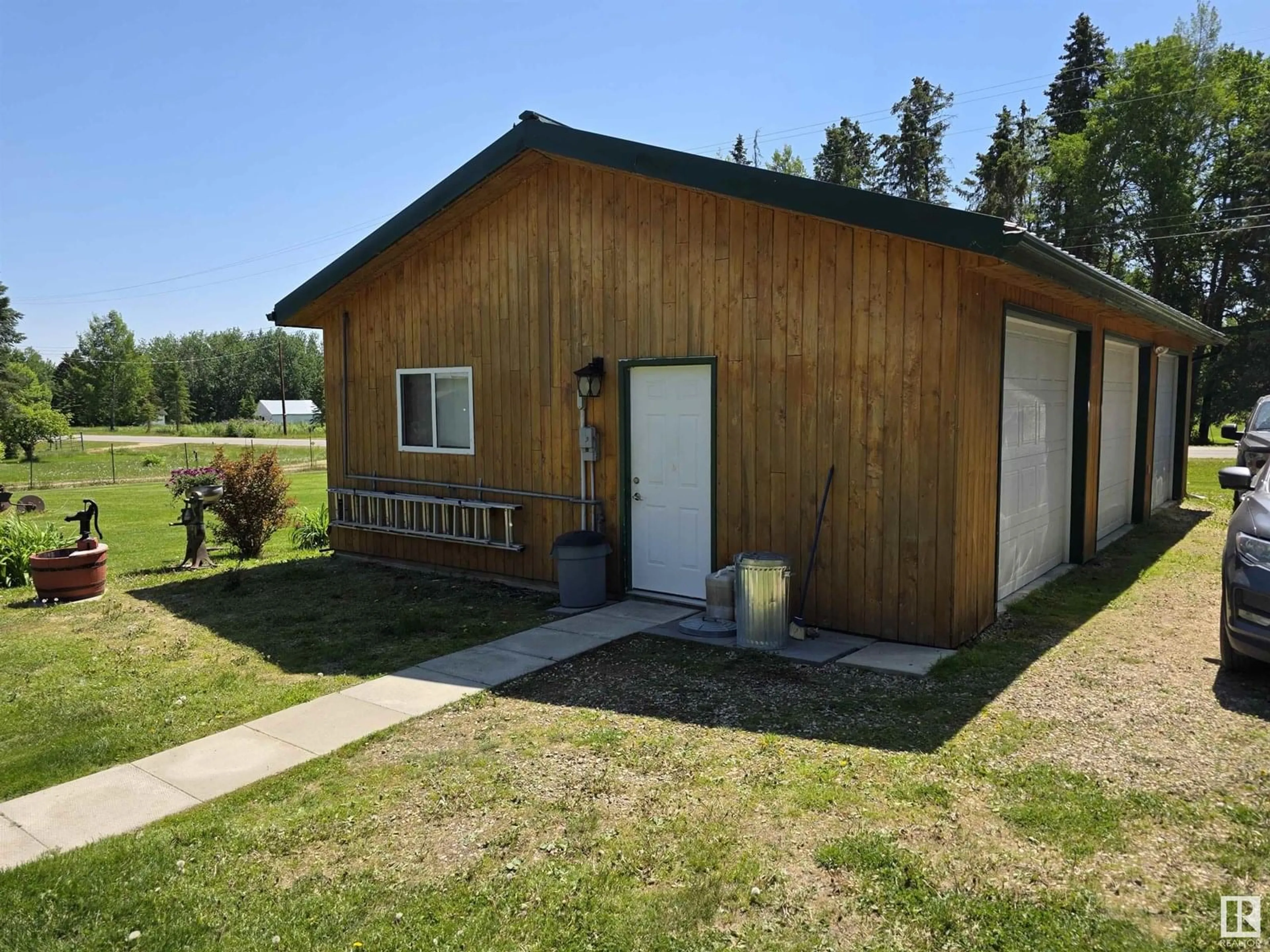 Shed for 312 LAKESHORE DR, Rural Wetaskiwin County Alberta T0C0T0