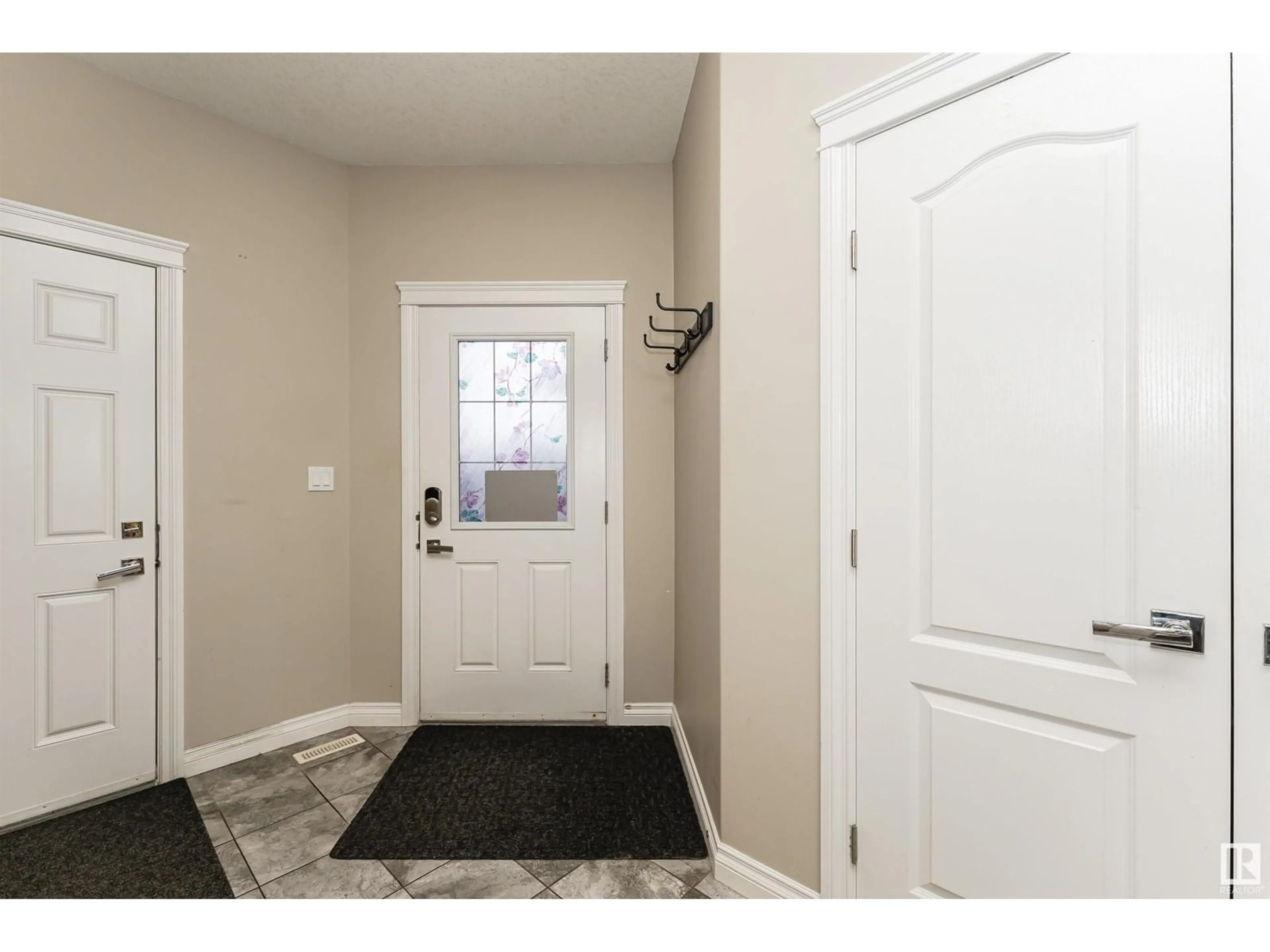 Indoor entryway for SW - 17511 12 AV, Edmonton Alberta T6W2B8