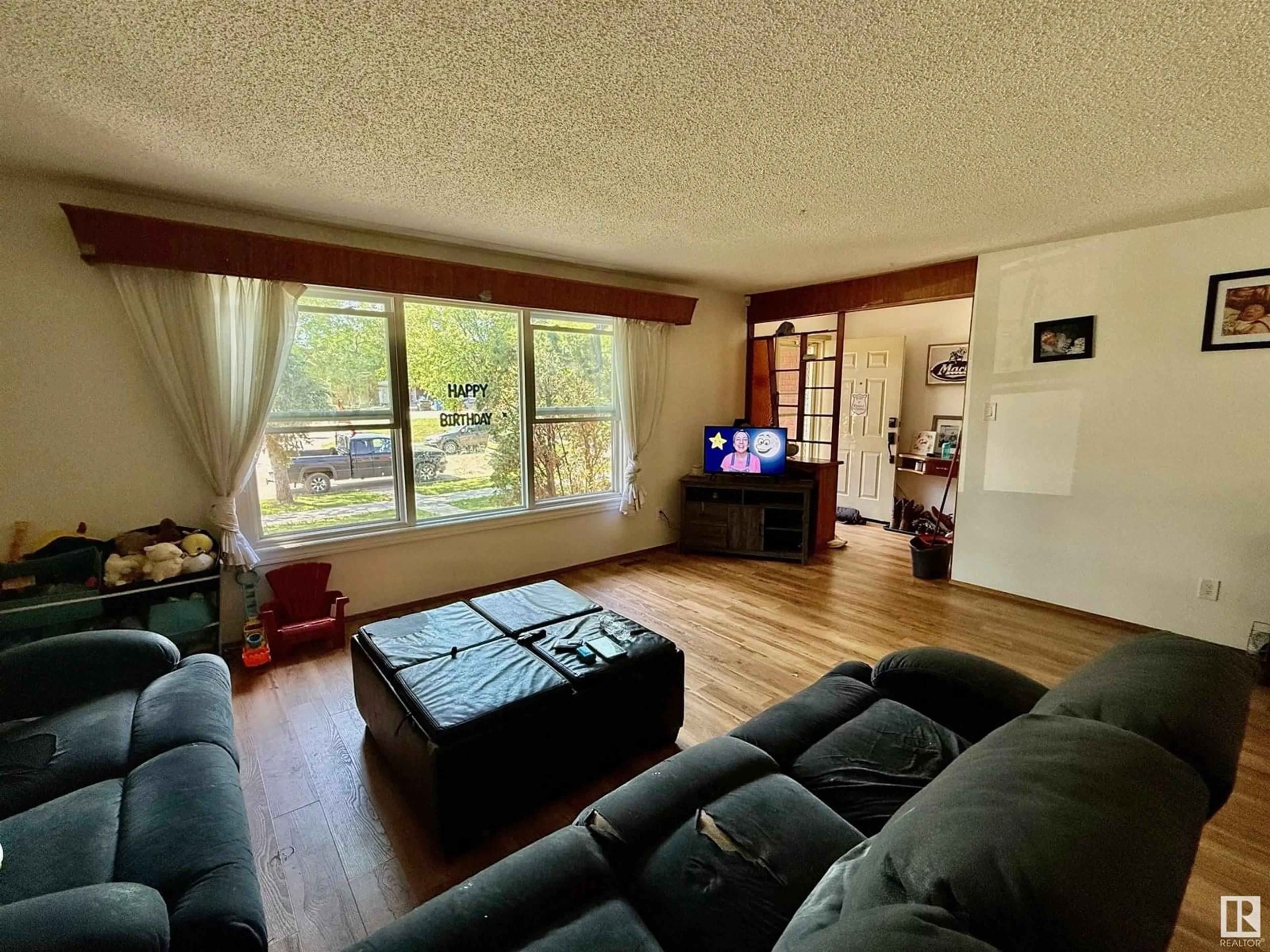 A pic of a room for NW - 11615 102 ST, Edmonton Alberta T5G2E9