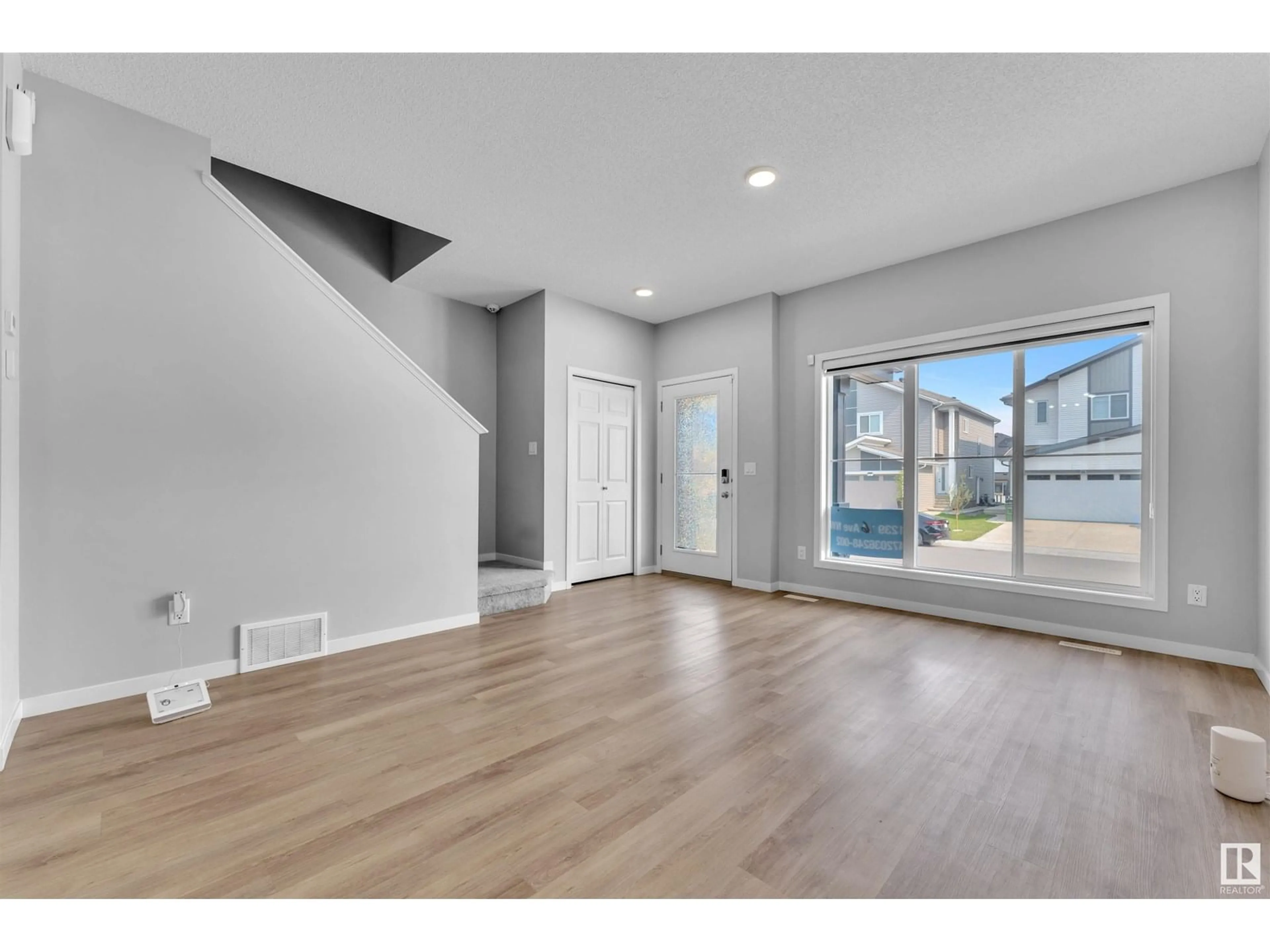 Indoor entryway for NW - 1239 16 AV, Edmonton Alberta T5J3S9