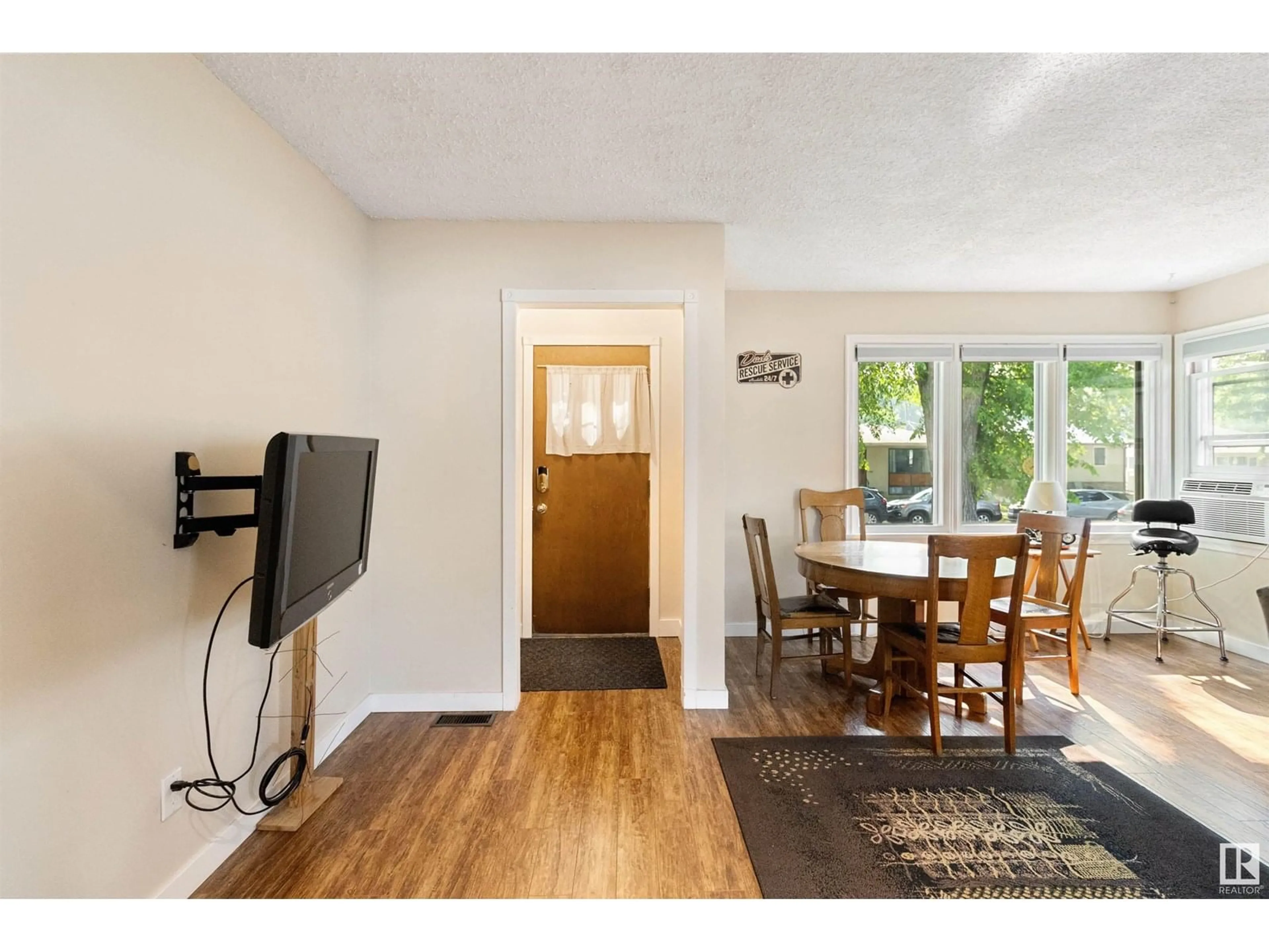 Indoor entryway for 11948 52 ST, Edmonton Alberta T5W3J6