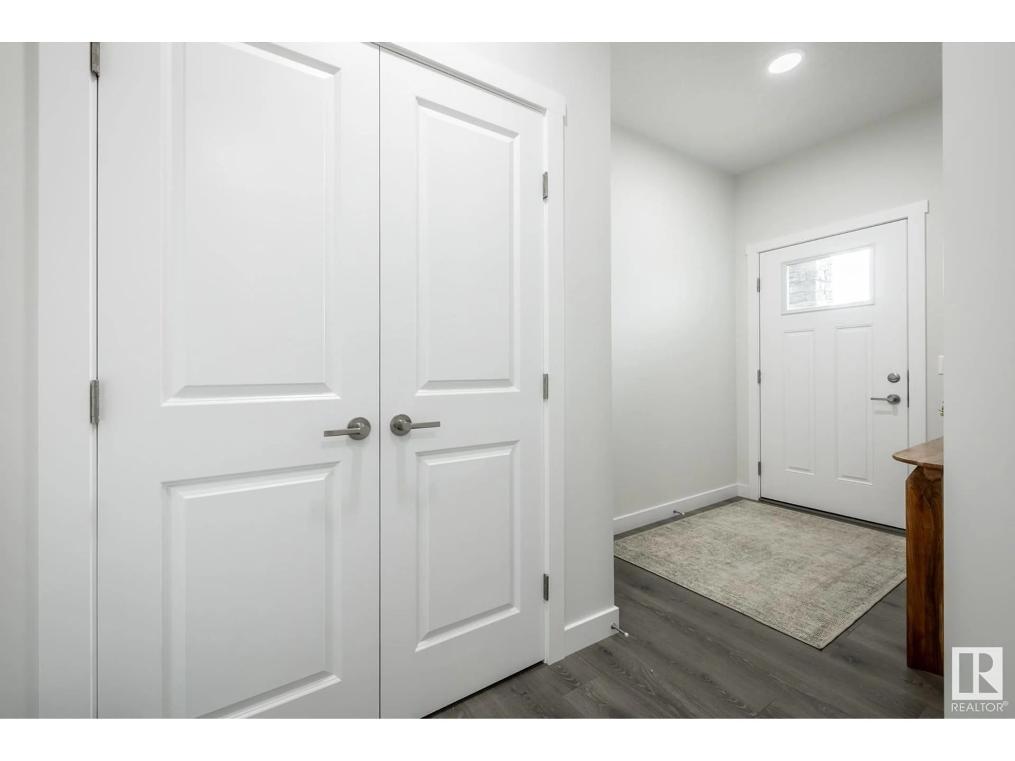 Indoor entryway for 312 27 ST, Edmonton Alberta T6X3H9