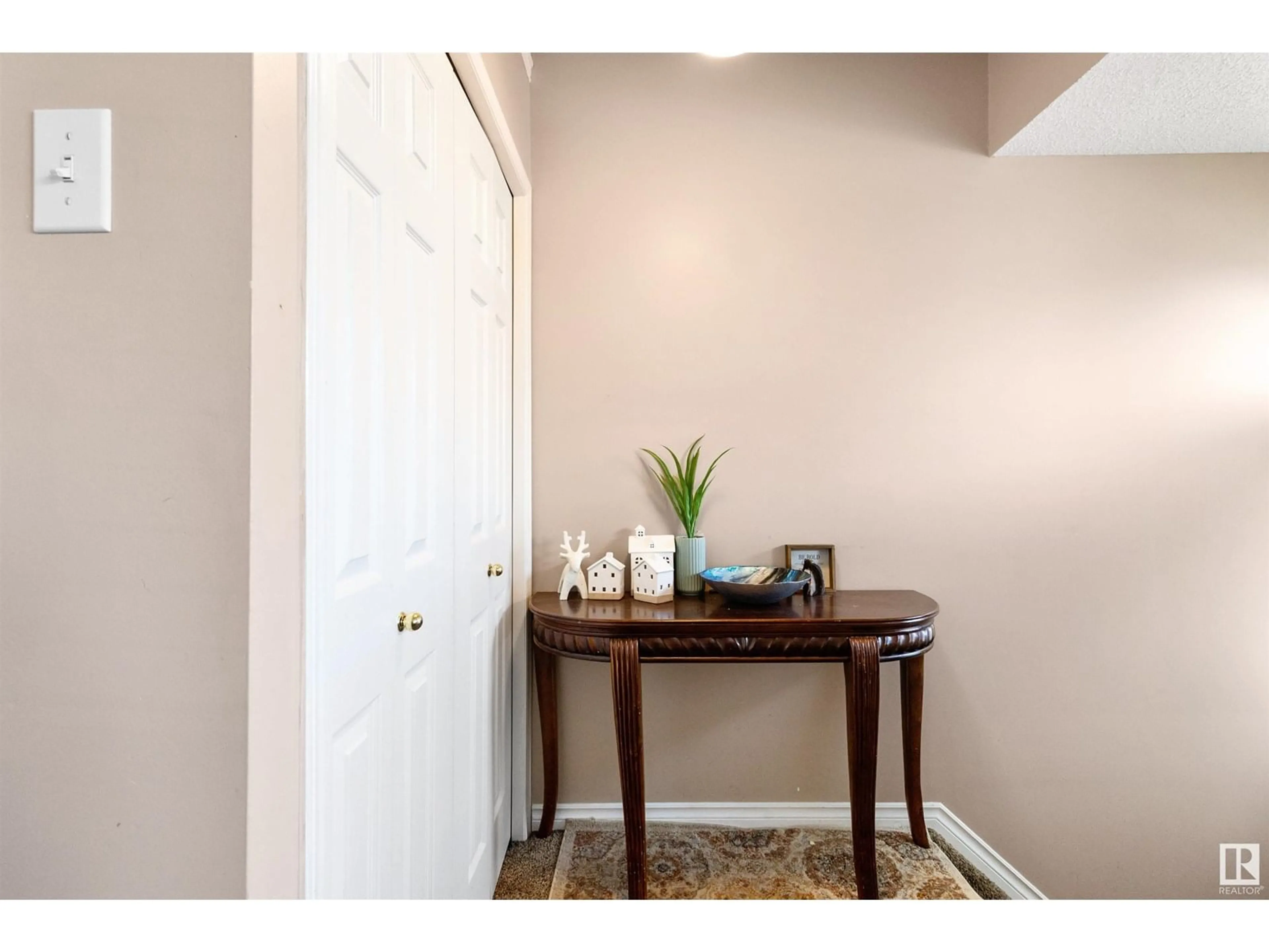 Indoor entryway for NW - 4509 150 AV, Edmonton Alberta T5Y2Z8