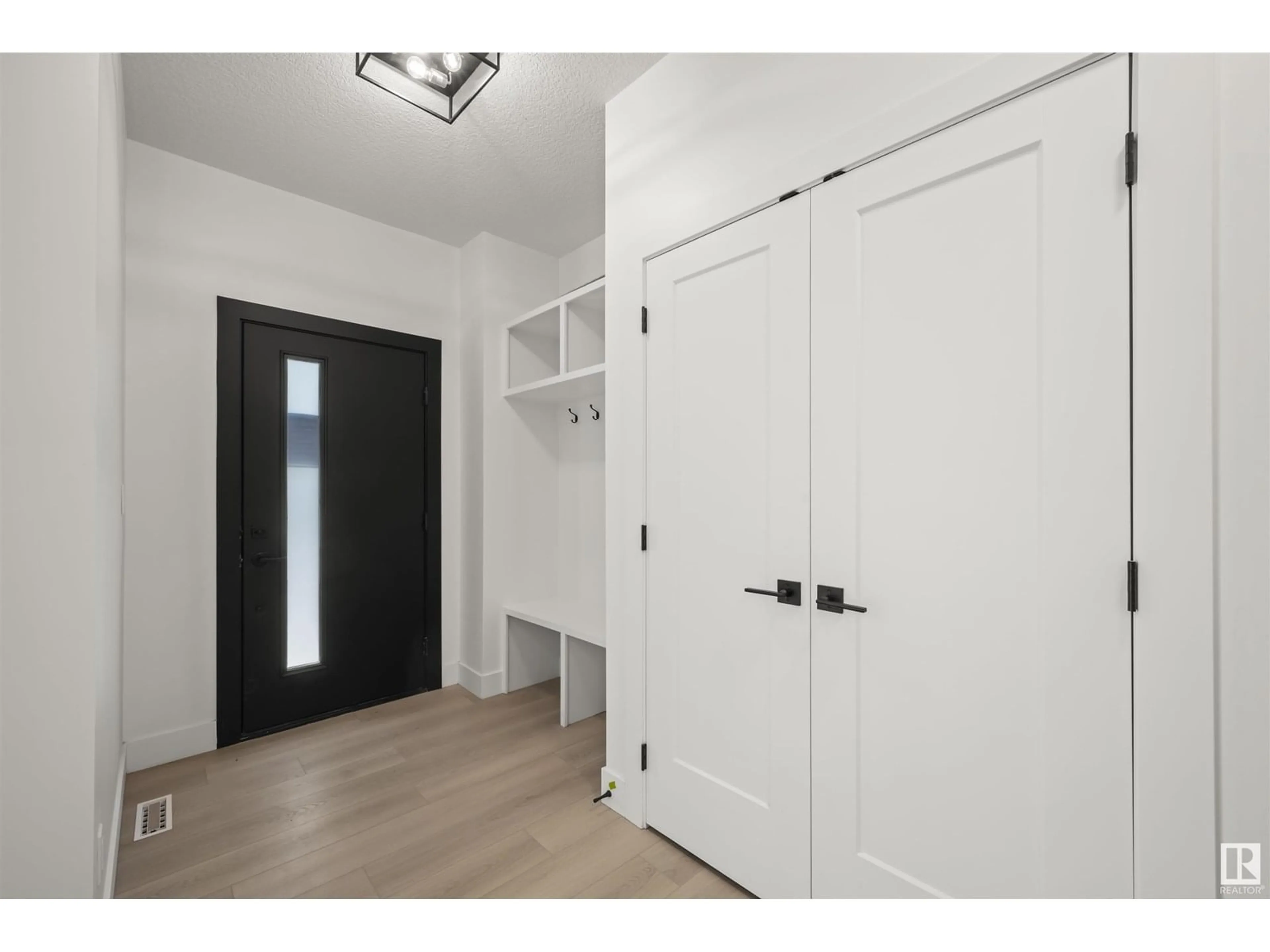 Indoor entryway for 11232 127 ST, Edmonton Alberta T5P1N2