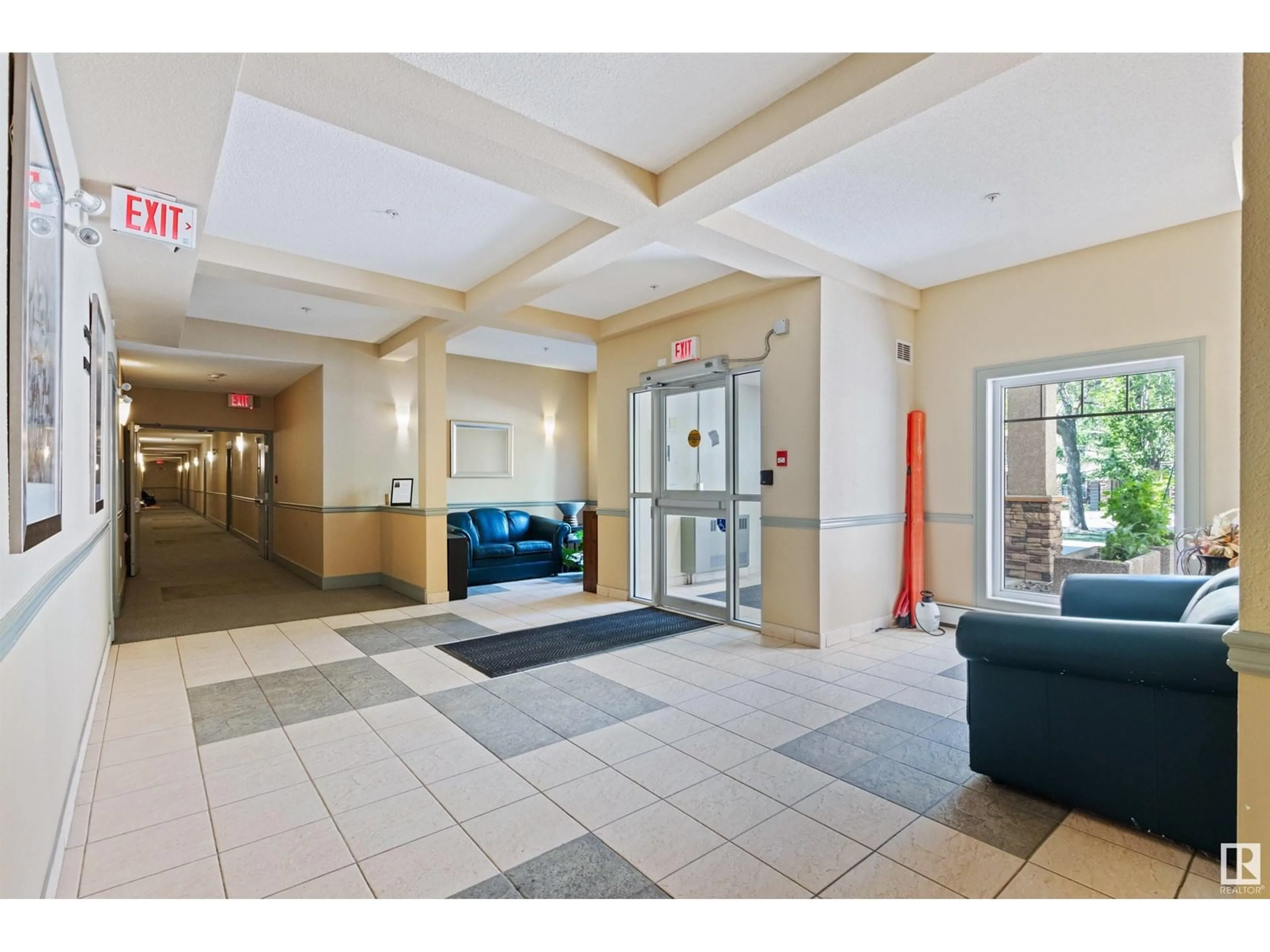 Indoor foyer for #101 - 8931 156 ST, Edmonton Alberta T5R1Y6