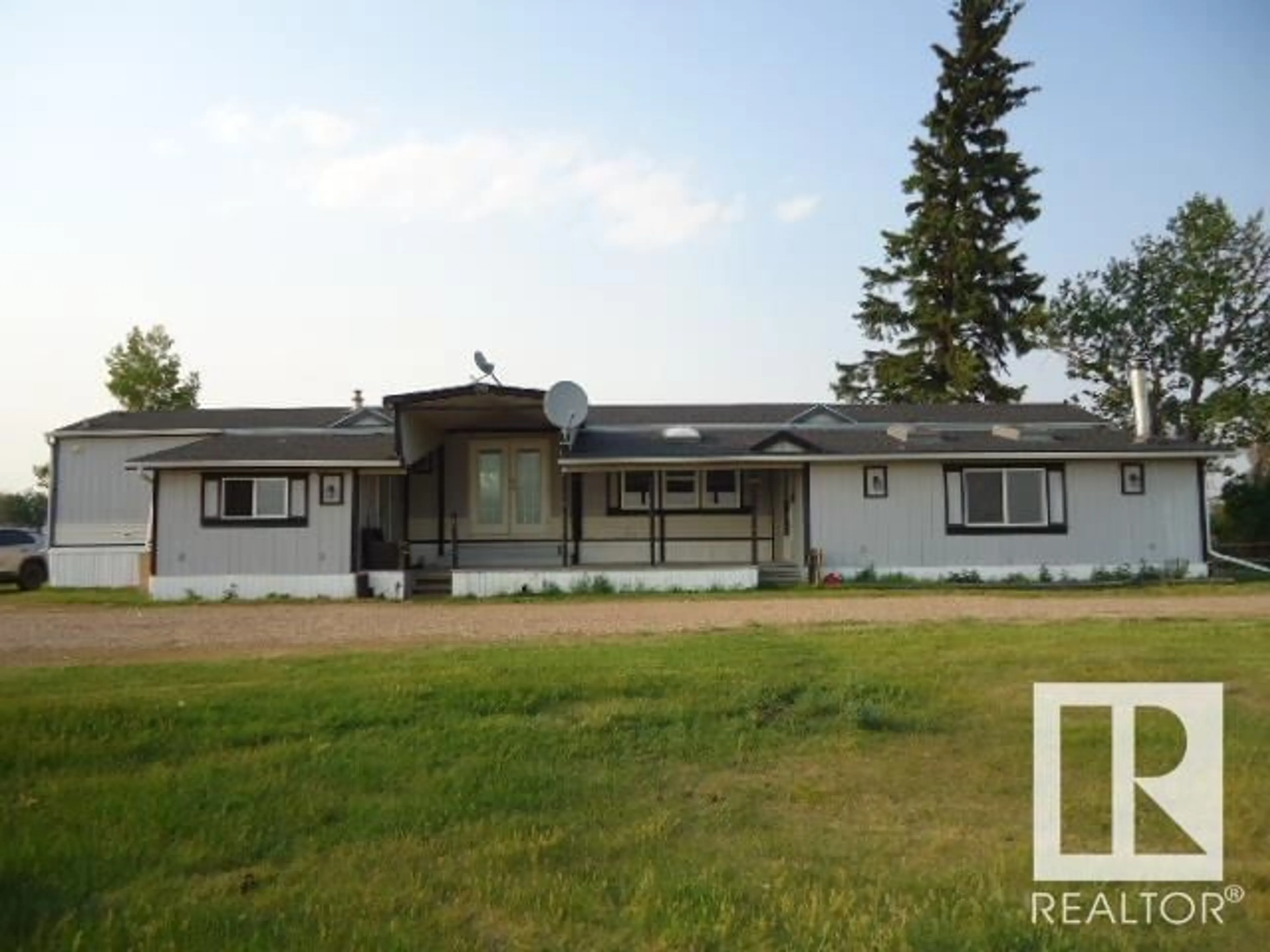 A pic from outside/outdoor area/front of a property/back of a property/a pic from drone, building for 48302 RANGE RD 142, Rural Beaver County Alberta T0B4N0