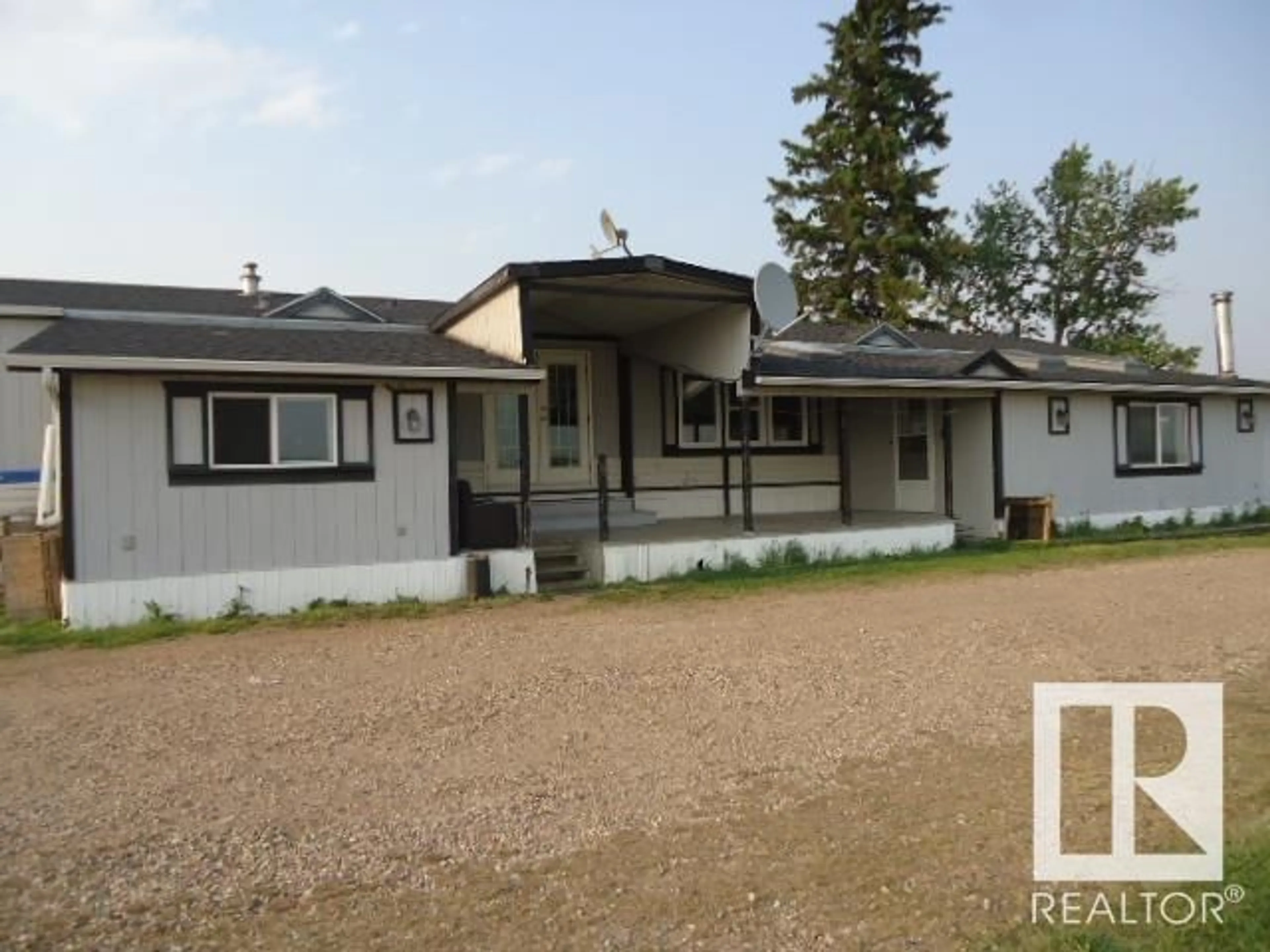 Home with vinyl exterior material, building for 48302 RANGE RD 142, Rural Beaver County Alberta T0B4N0