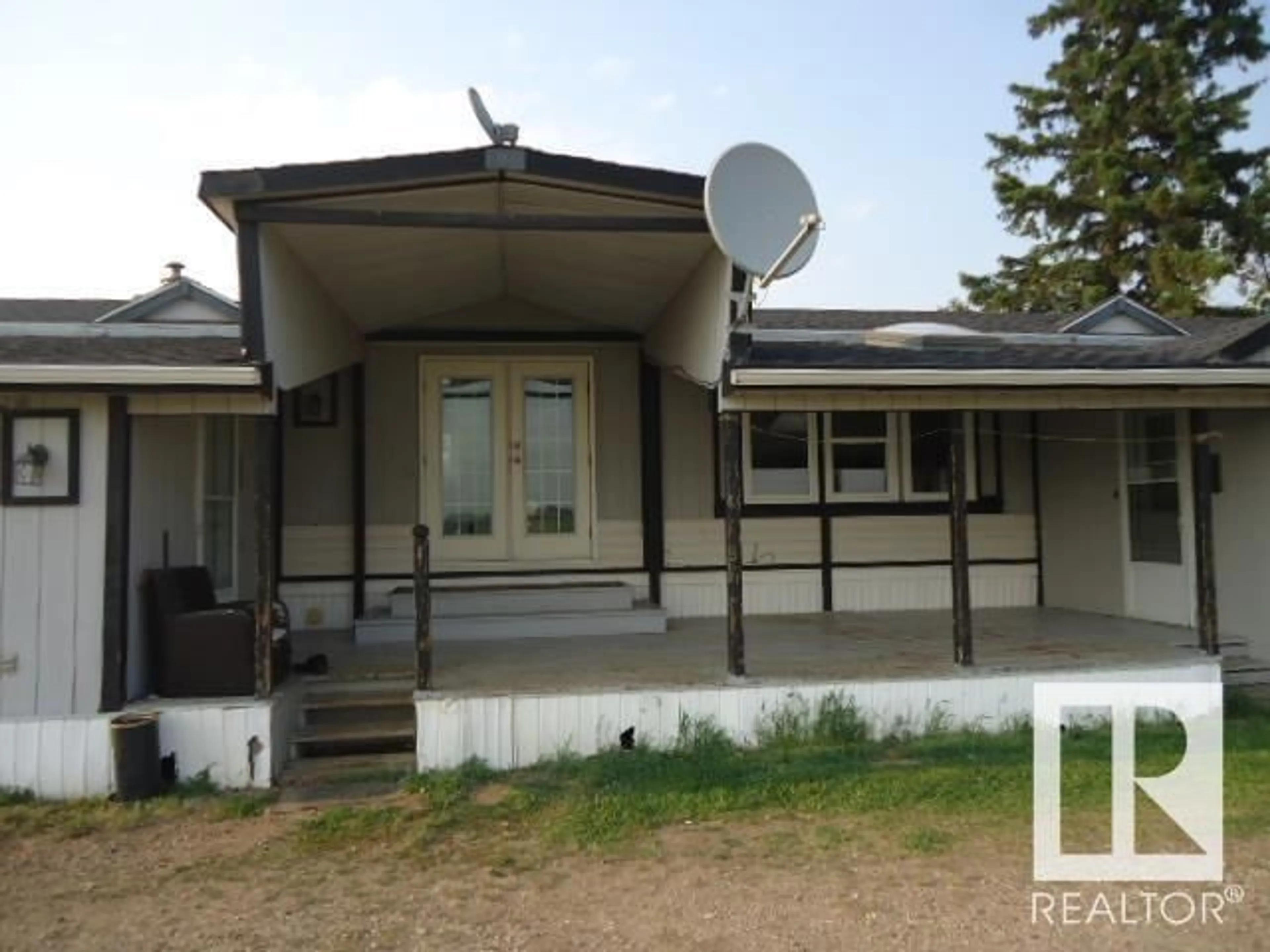 Home with vinyl exterior material, building for 48302 RANGE RD 142, Rural Beaver County Alberta T0B4N0
