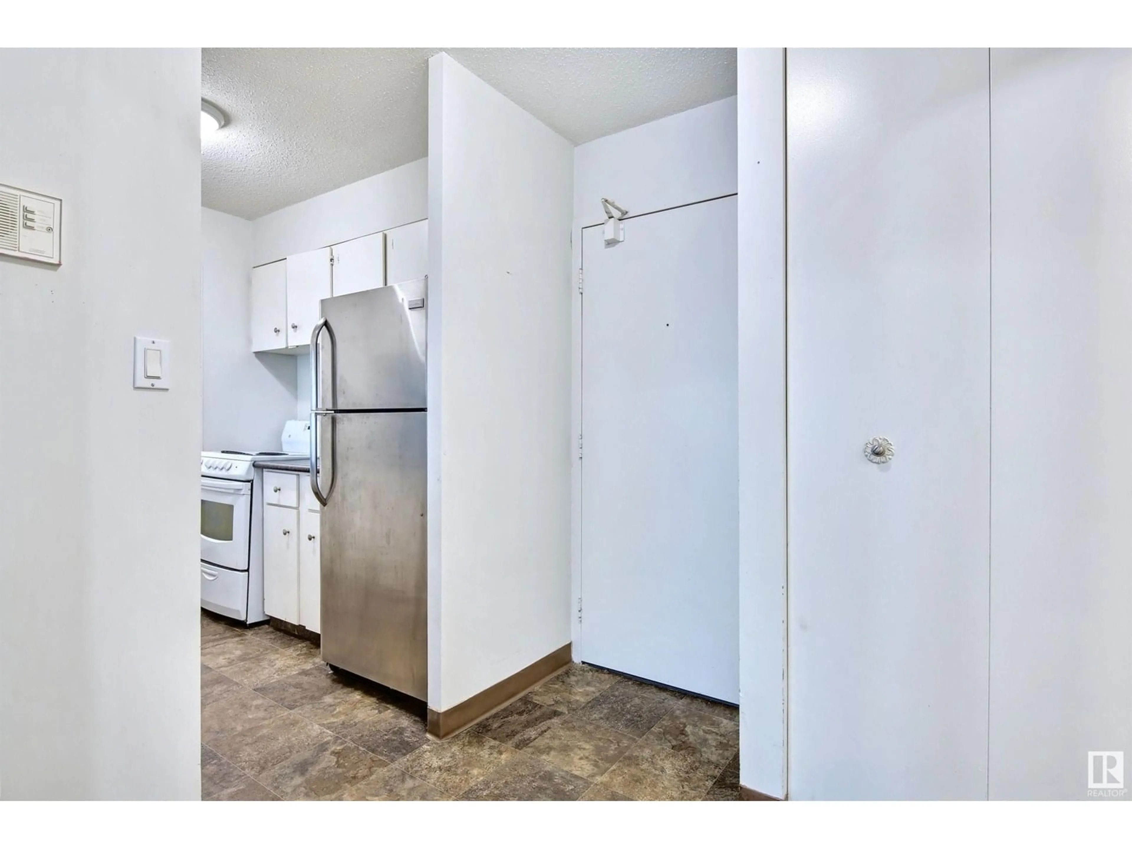 Standard kitchen, unknown for 10160 - 511 114 ST NW, Edmonton Alberta T5K2L2