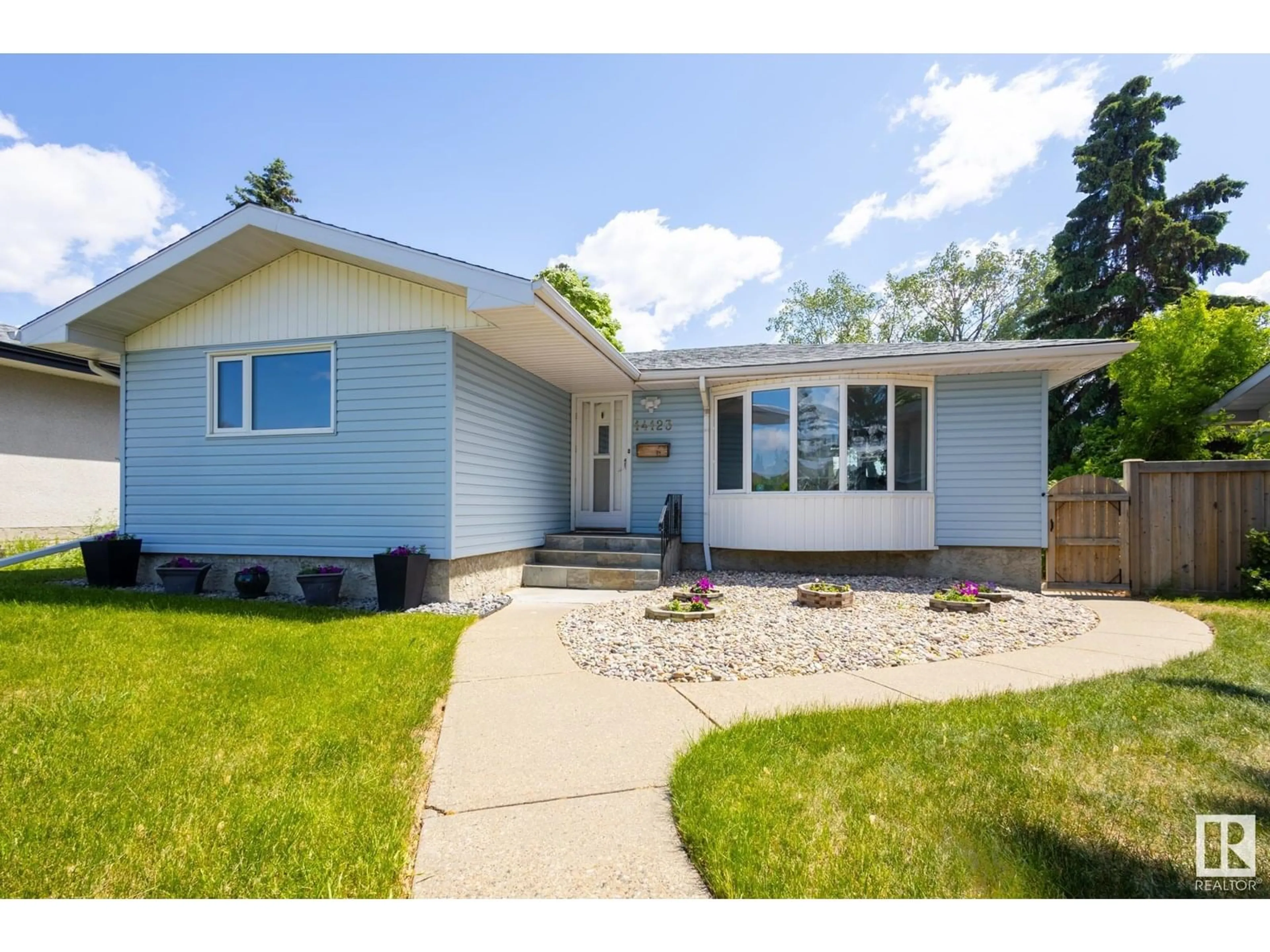 Home with vinyl exterior material, street for 14123 72 ST, Edmonton Alberta T5C0R4