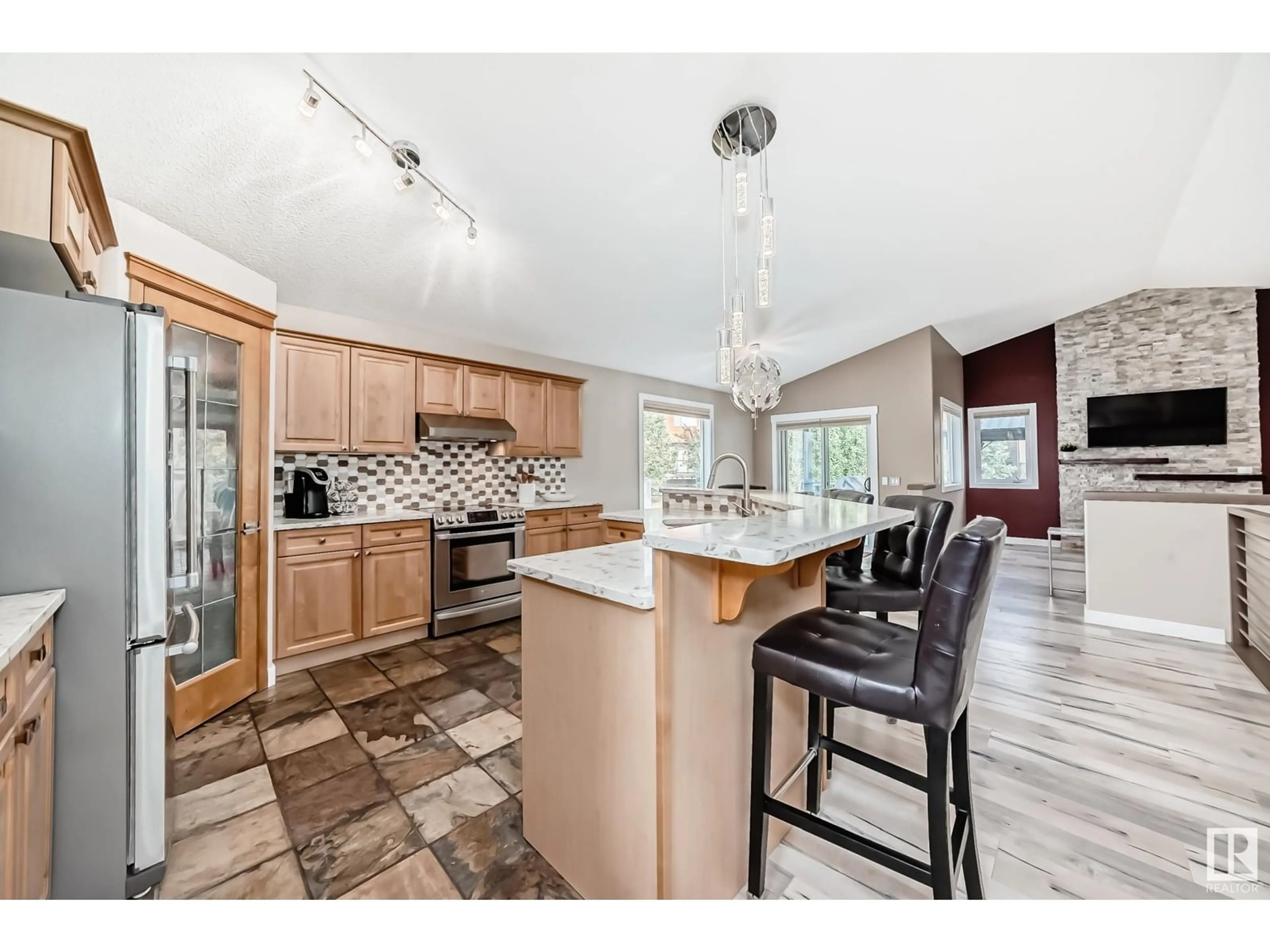 Open concept kitchen, ceramic/tile floor for 914 GOODWIN CL, Edmonton Alberta T5T6X8