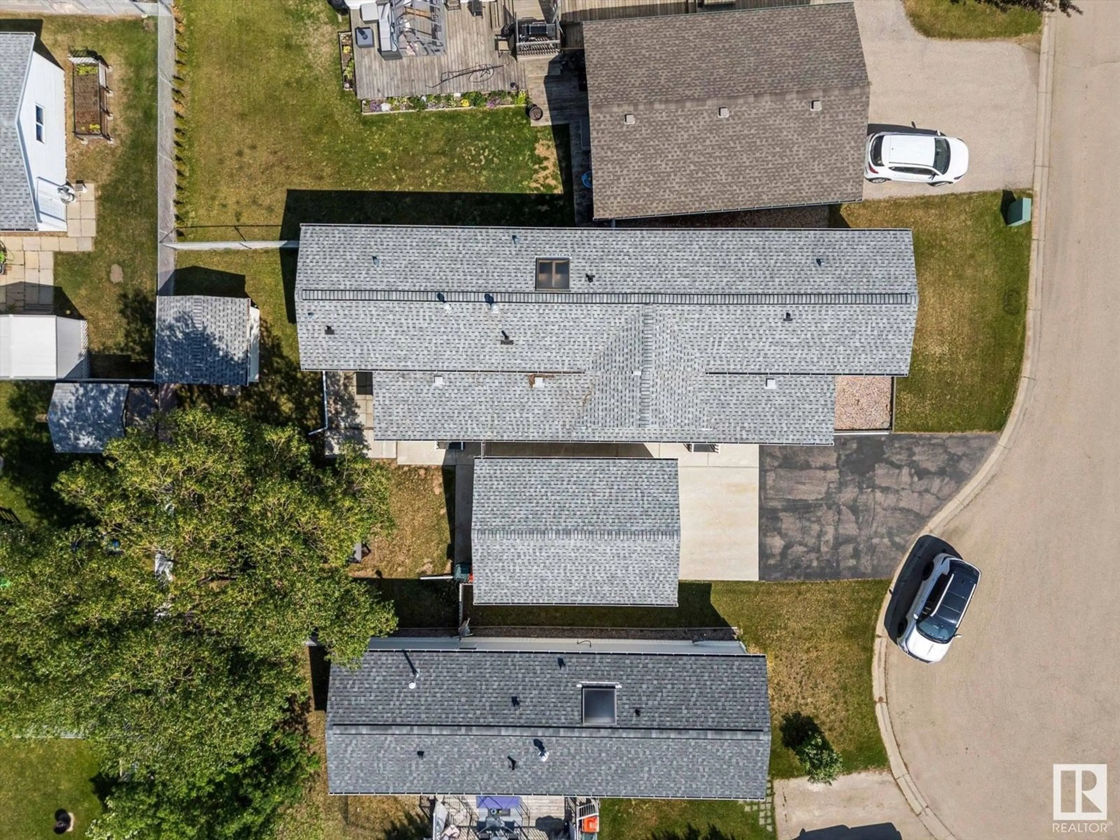 A pic from outside/outdoor area/front of a property/back of a property/a pic from drone, street for 178 - 3400 48 ST, Stony Plain Alberta T7Z1W2