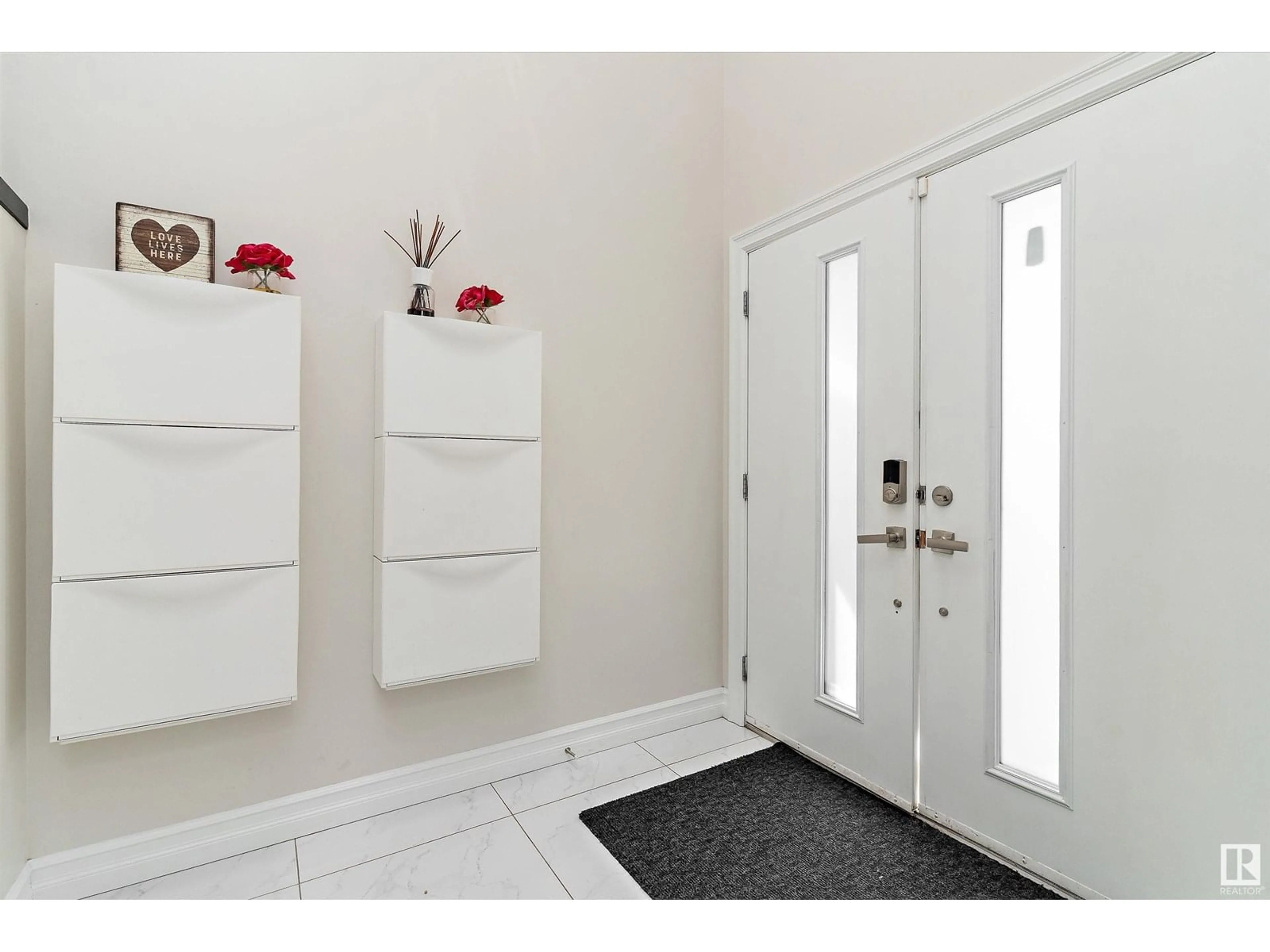 Indoor entryway for NW - 6204 173 AV, Edmonton Alberta T5Y3V5