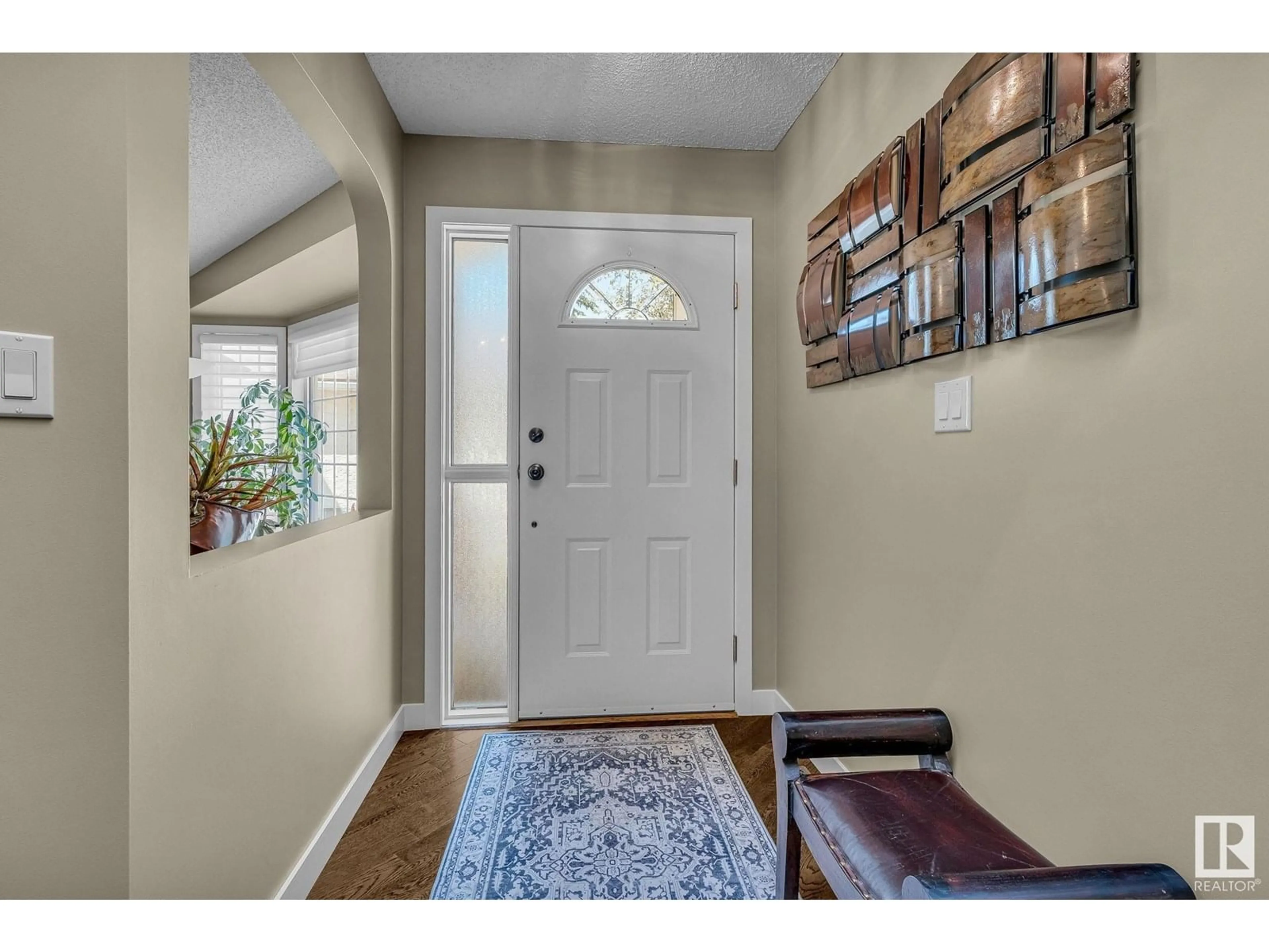 Indoor entryway for 1346 POTTER GREENS DR, Edmonton Alberta T5T6A3