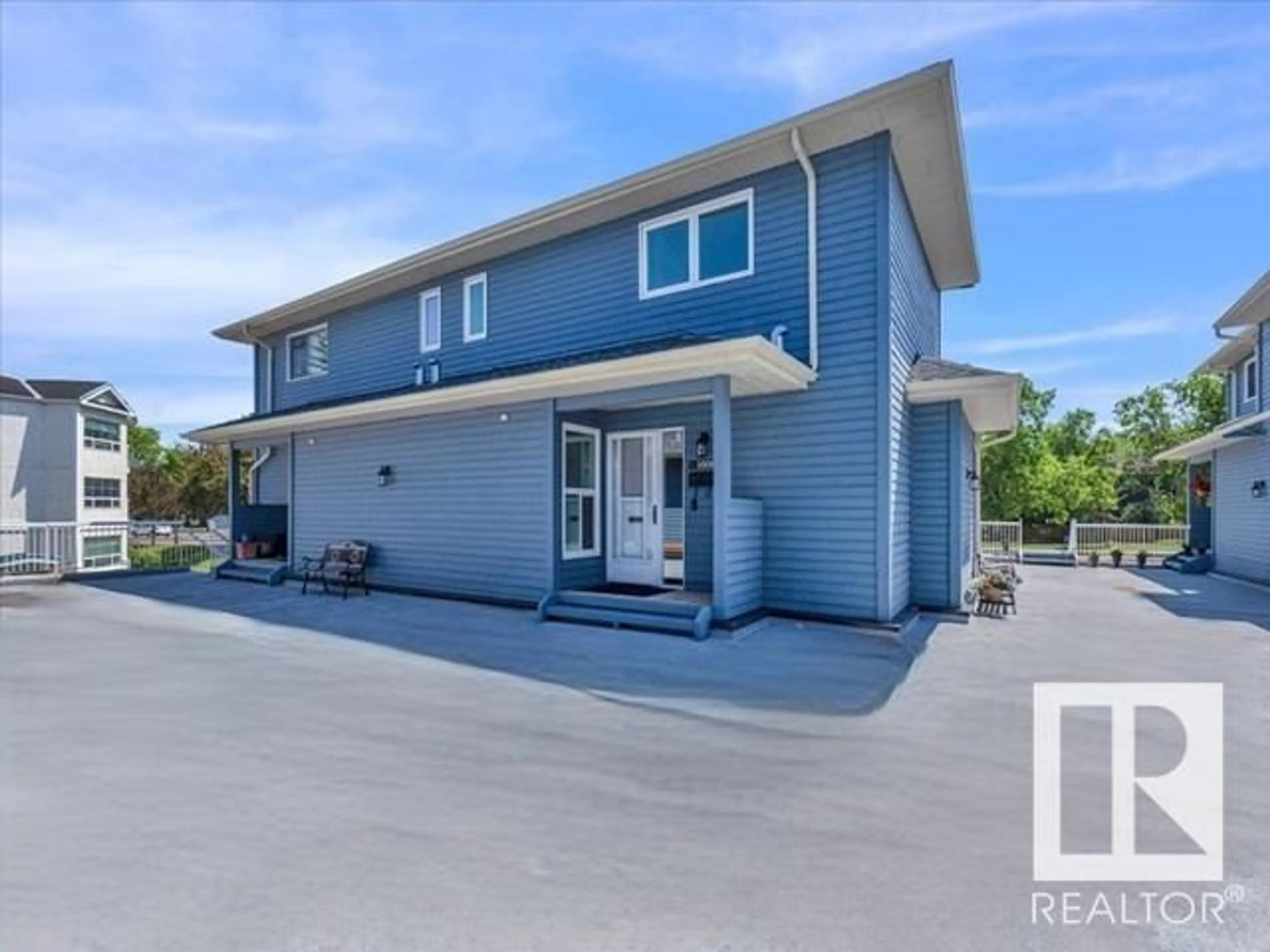 Home with vinyl exterior material, water/lake/river/ocean view for 1502 LAKESIDE GR, St. Albert Alberta T8N3T3