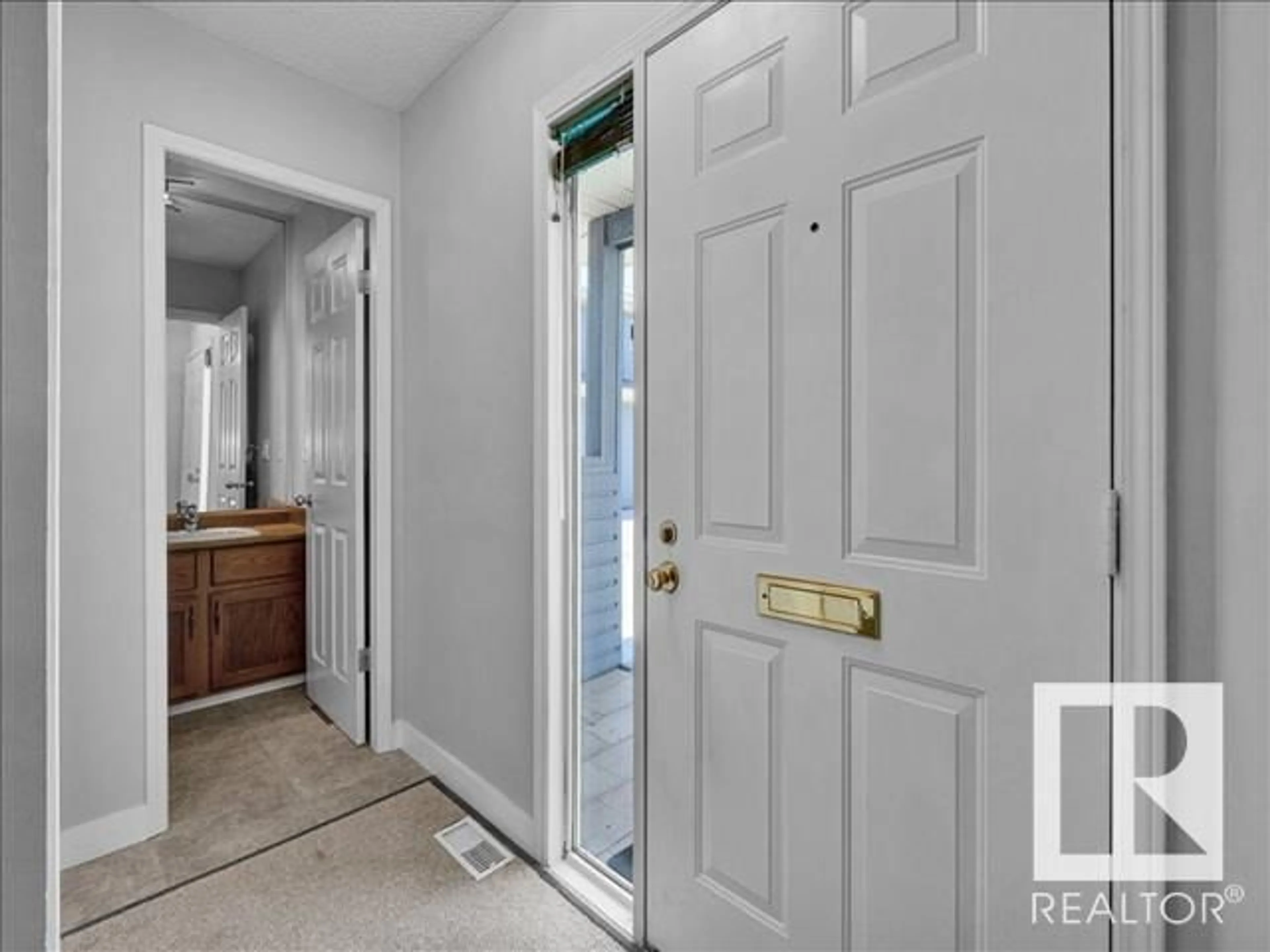 Indoor entryway for 1502 LAKESIDE GR, St. Albert Alberta T8N3T3
