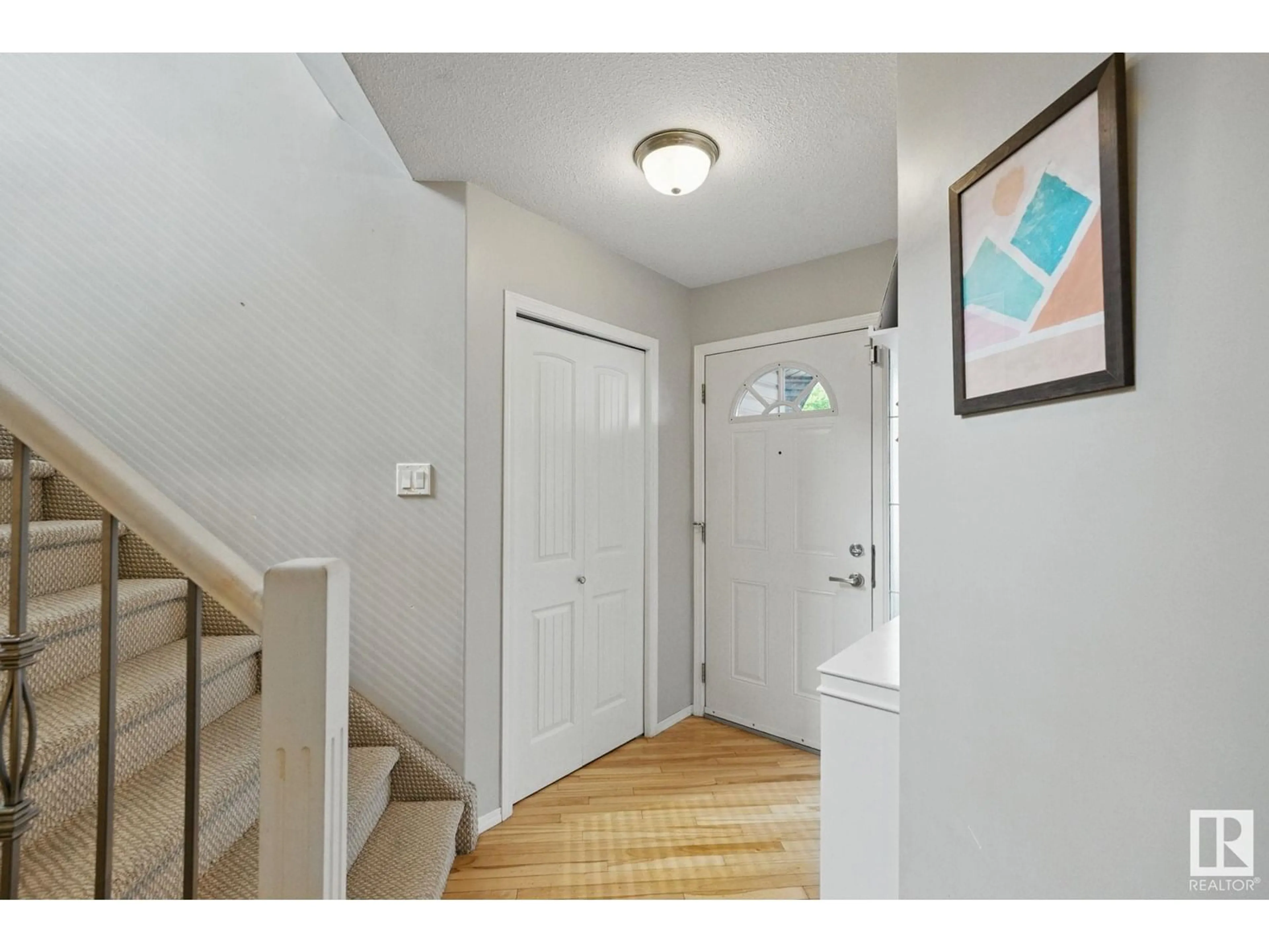 Indoor entryway for NW - 20615 50 AV, Edmonton Alberta T6M0C4