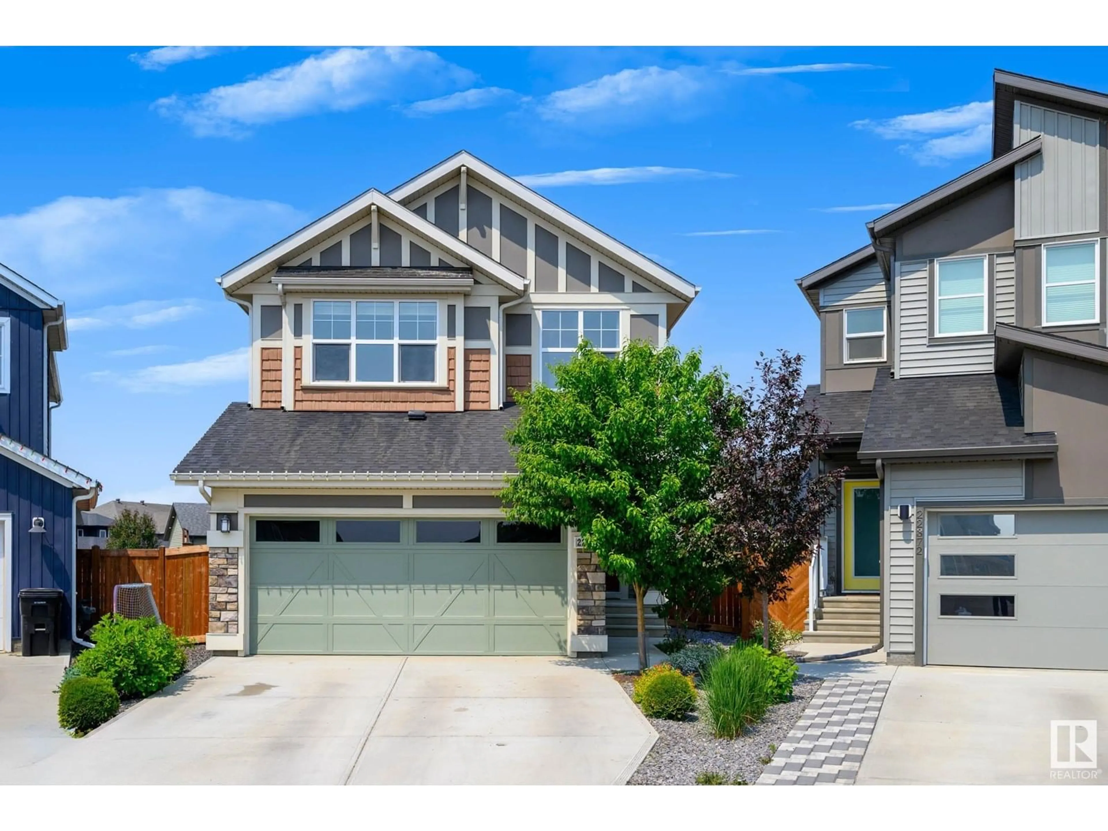 Home with vinyl exterior material, street for 22376 93 AV, Edmonton Alberta T5T7L9