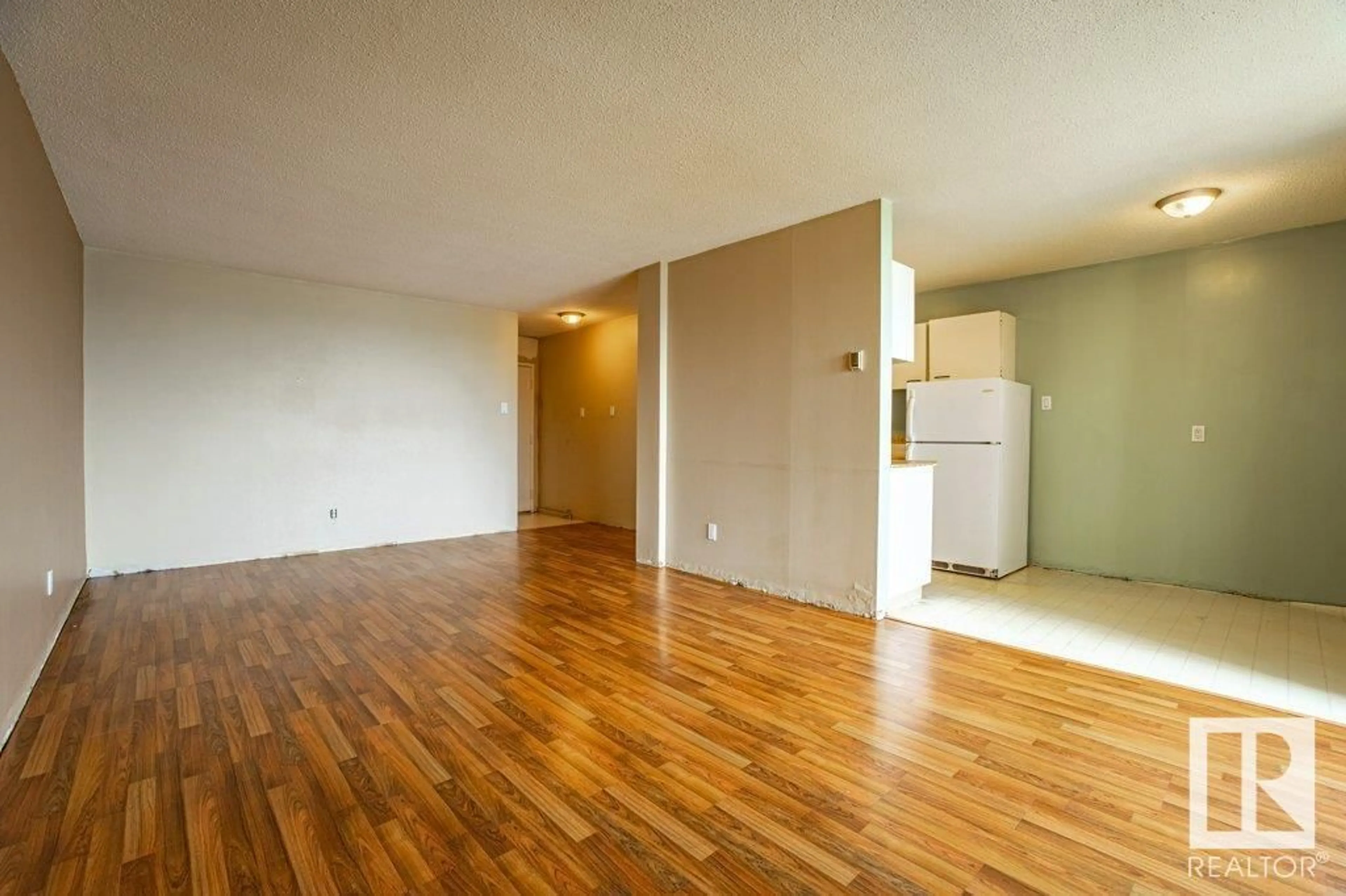 A pic of a room for 906 - 9028 JASPER AV NW, Edmonton Alberta T5H3Y6