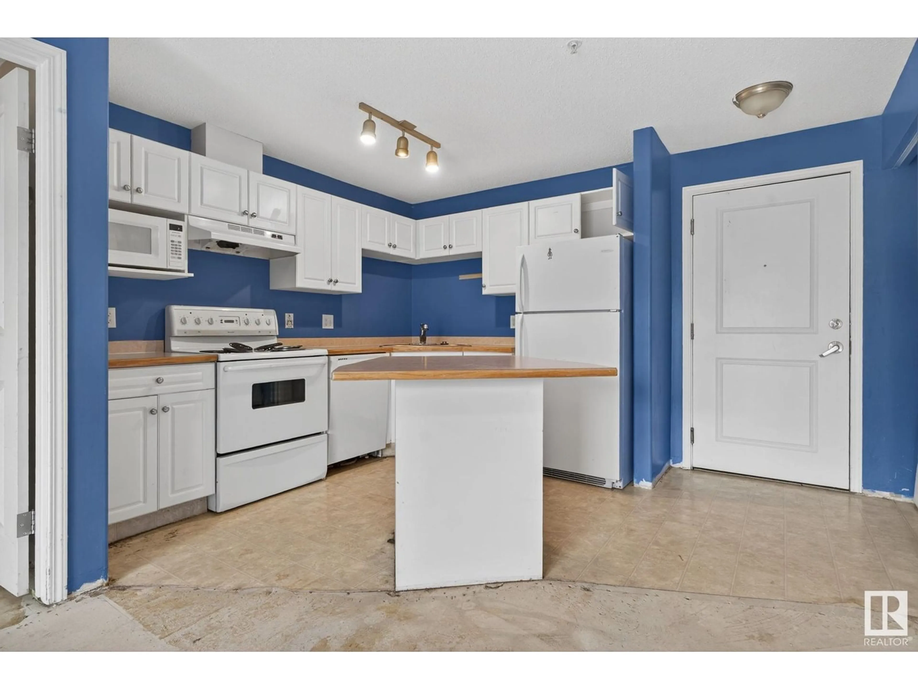 Standard kitchen, unknown for 324 - 10535 122 ST, Edmonton Alberta T5N4B7