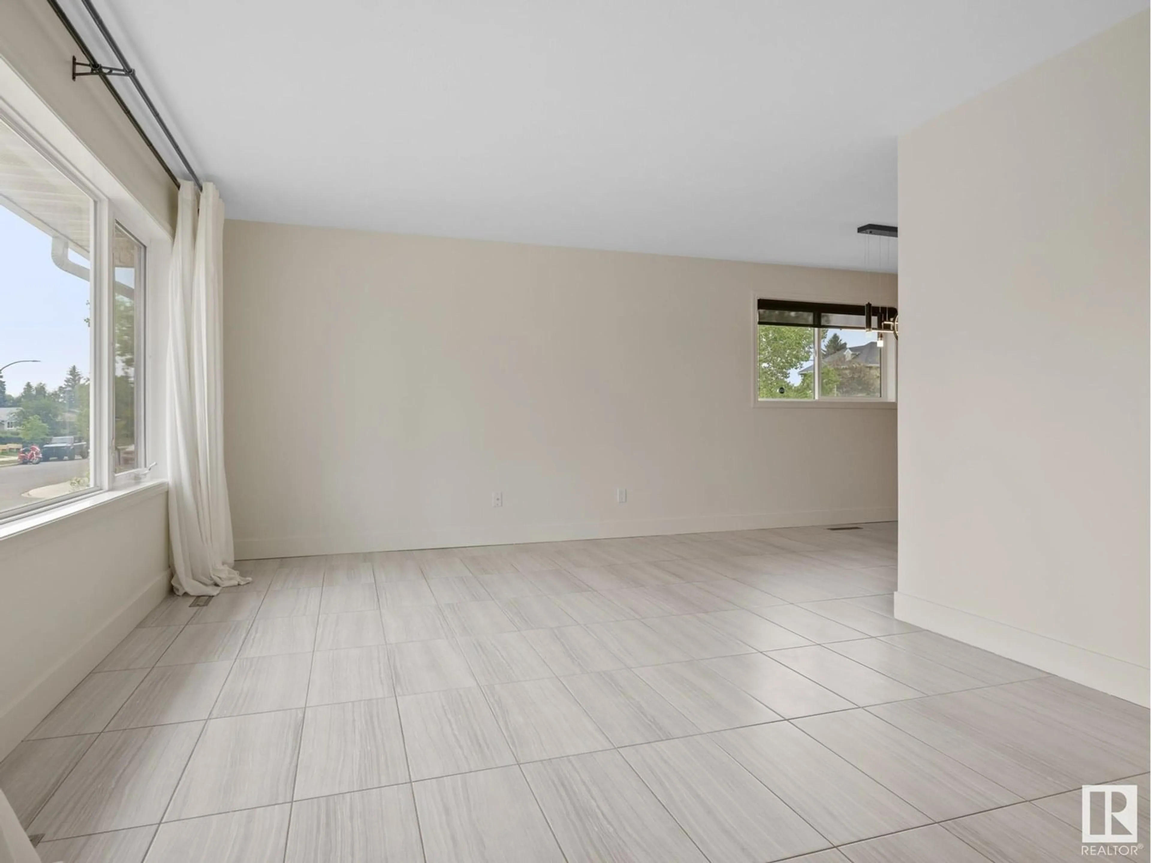 A pic of a room for 5312 105 ST, Edmonton Alberta T6H2M9