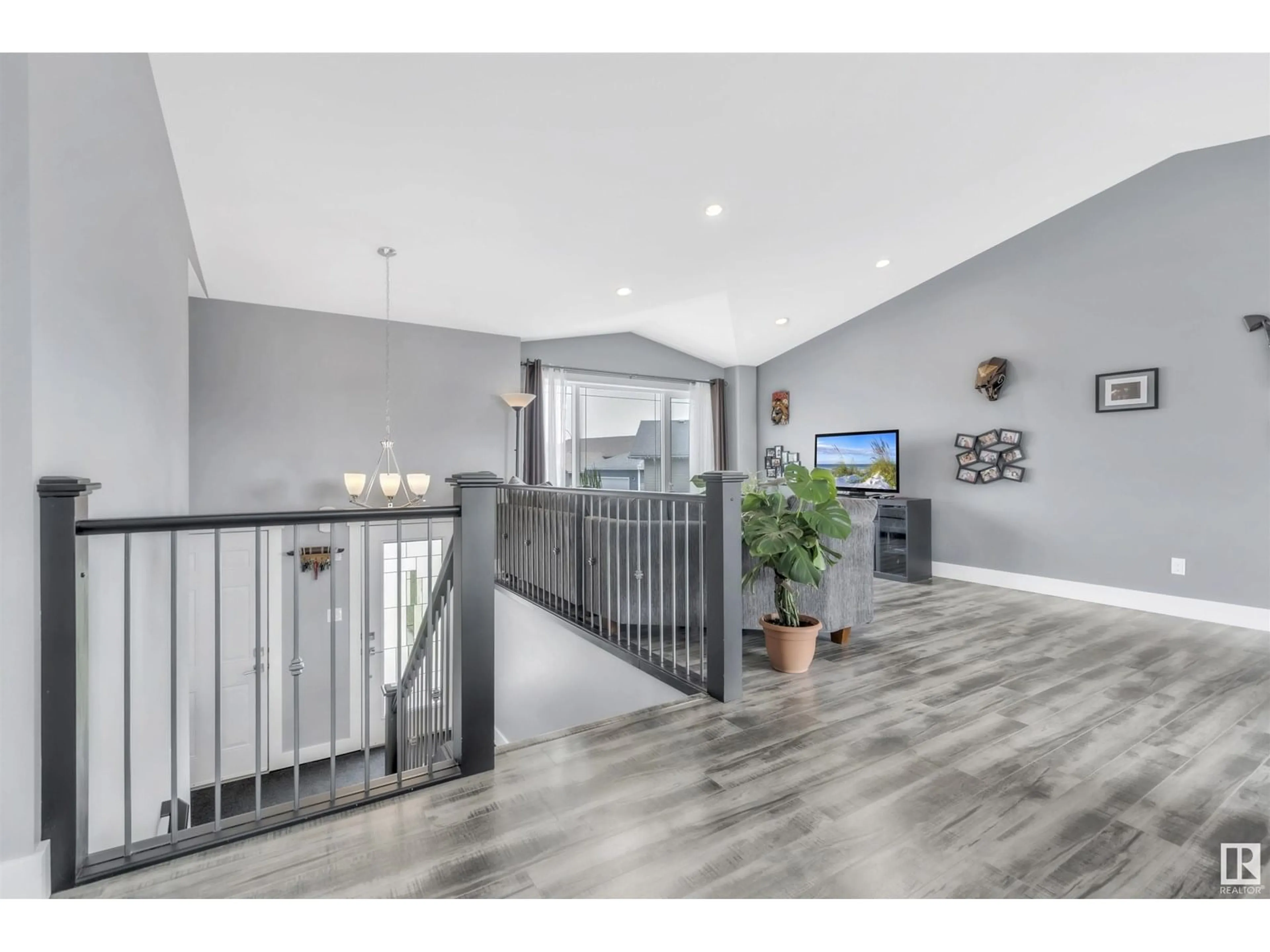 Indoor entryway for 6402 45 ST, Cold Lake Alberta T9M0B5