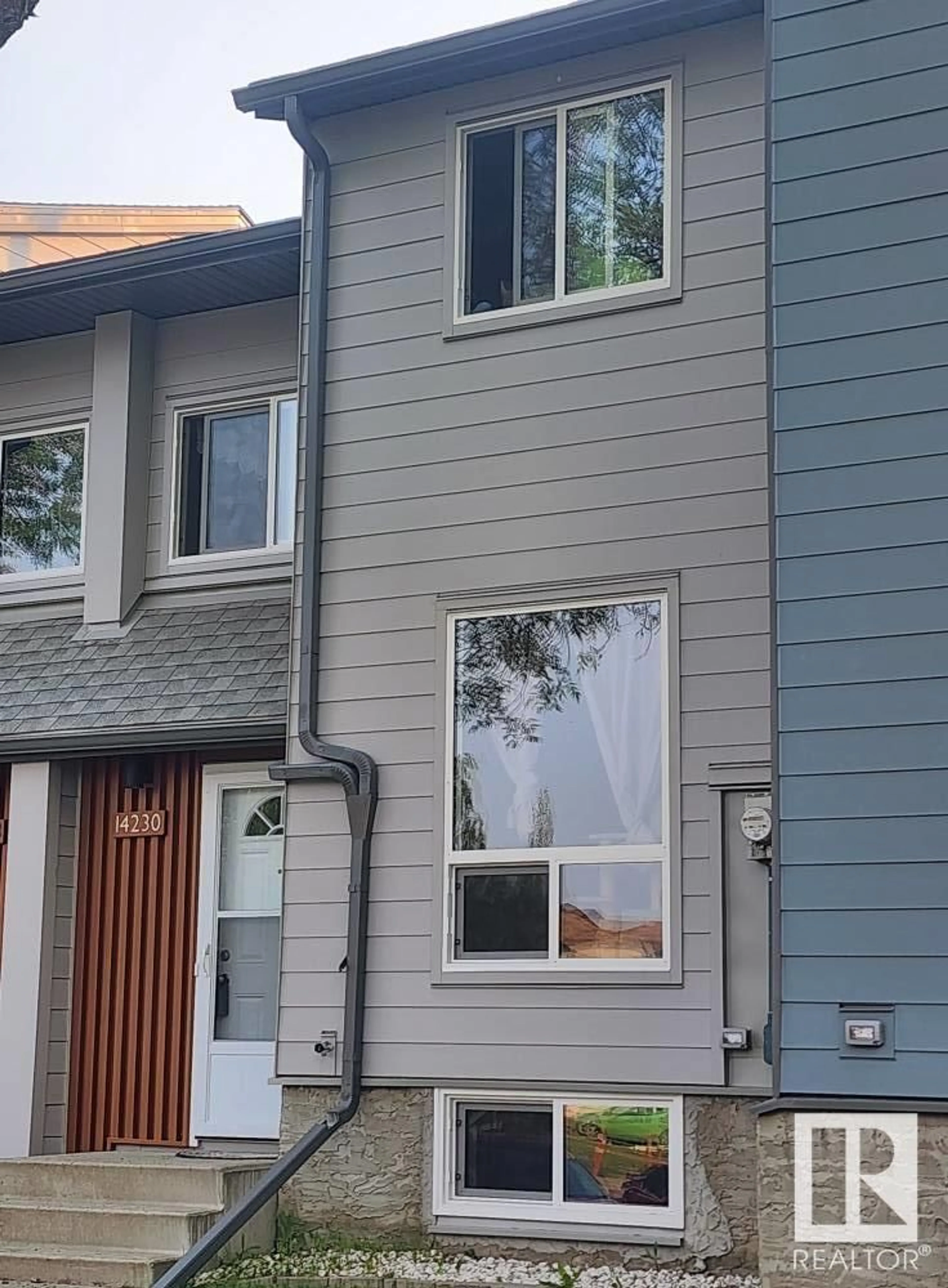 Home with vinyl exterior material, street for NW - 14230 31 ST, Edmonton Alberta T5Y1H1