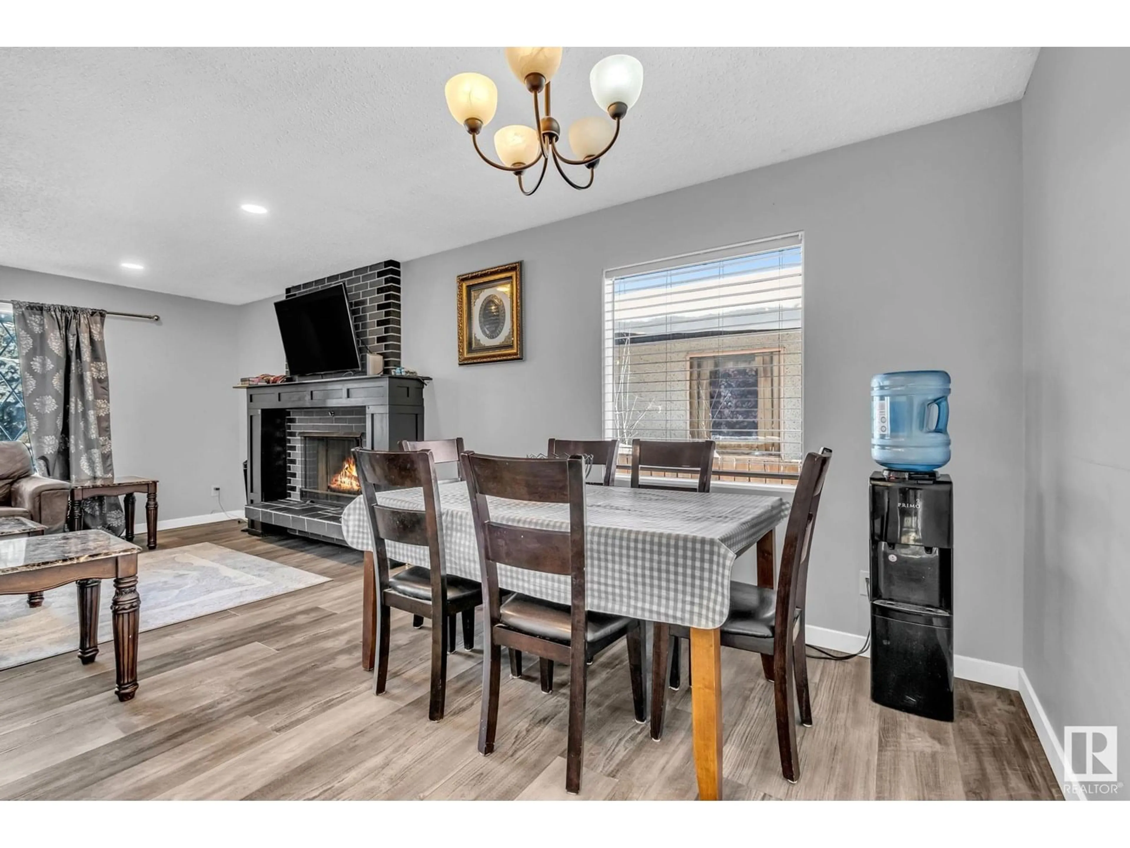 Dining room, wood/laminate floor for NW - 12135 152A AV, Edmonton Alberta T5X1R1
