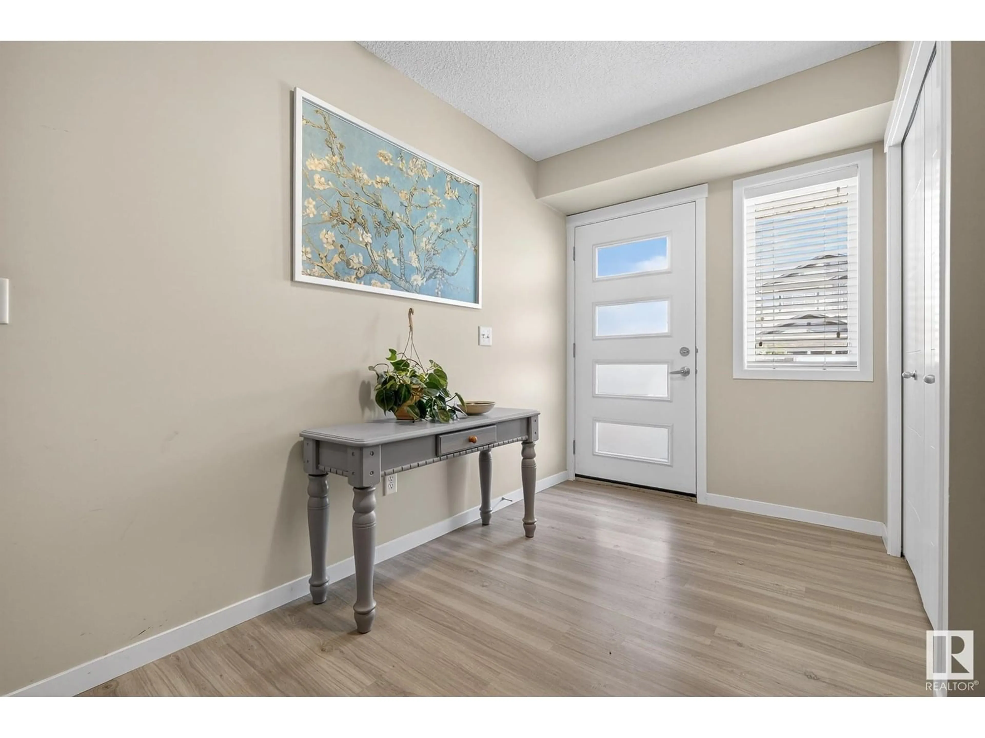 Indoor entryway for 17209 9 AV, Edmonton Alberta T6W3V4