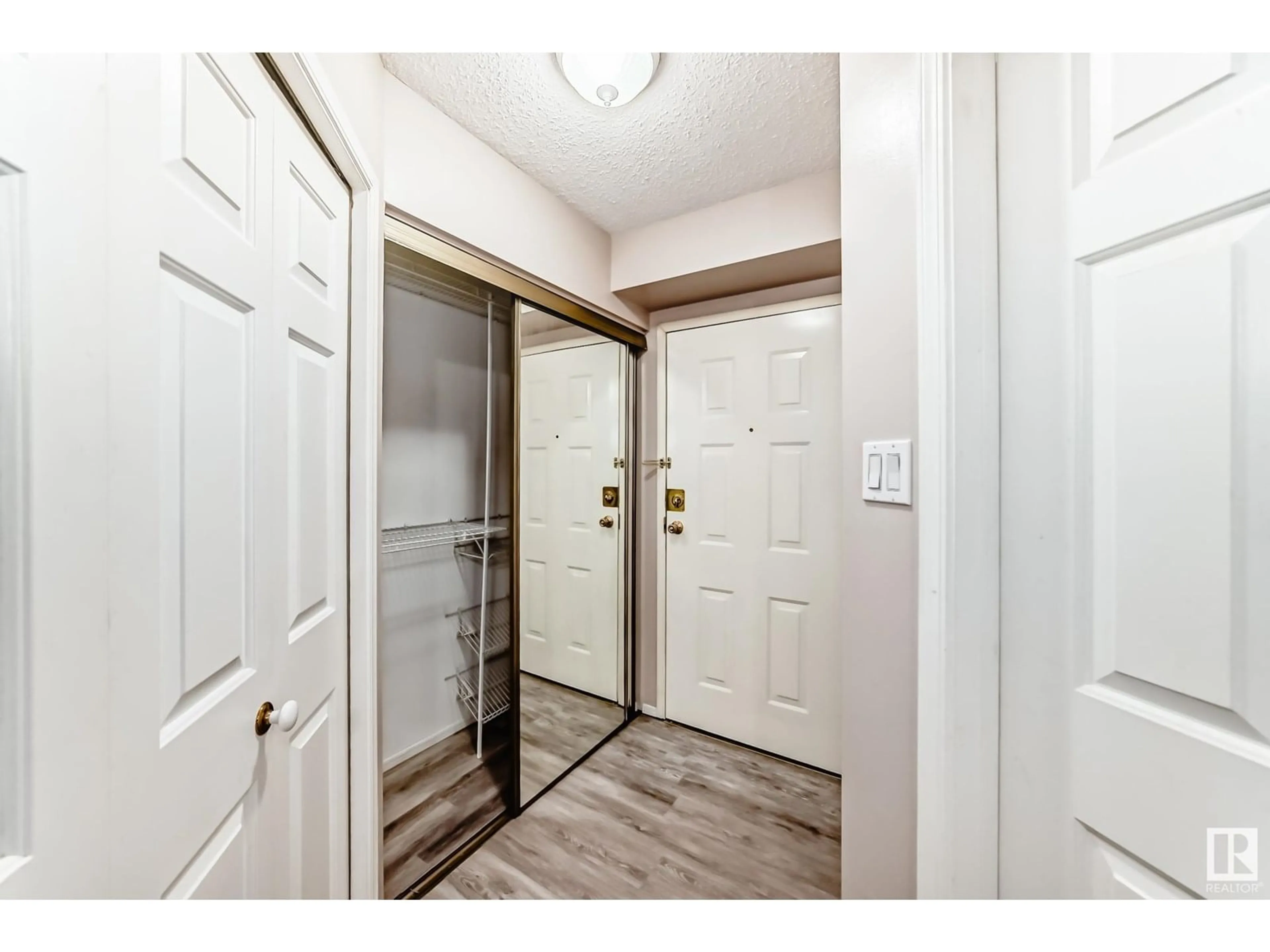 Indoor entryway for #102 - 11045 123 ST, Edmonton Alberta T5M0E4
