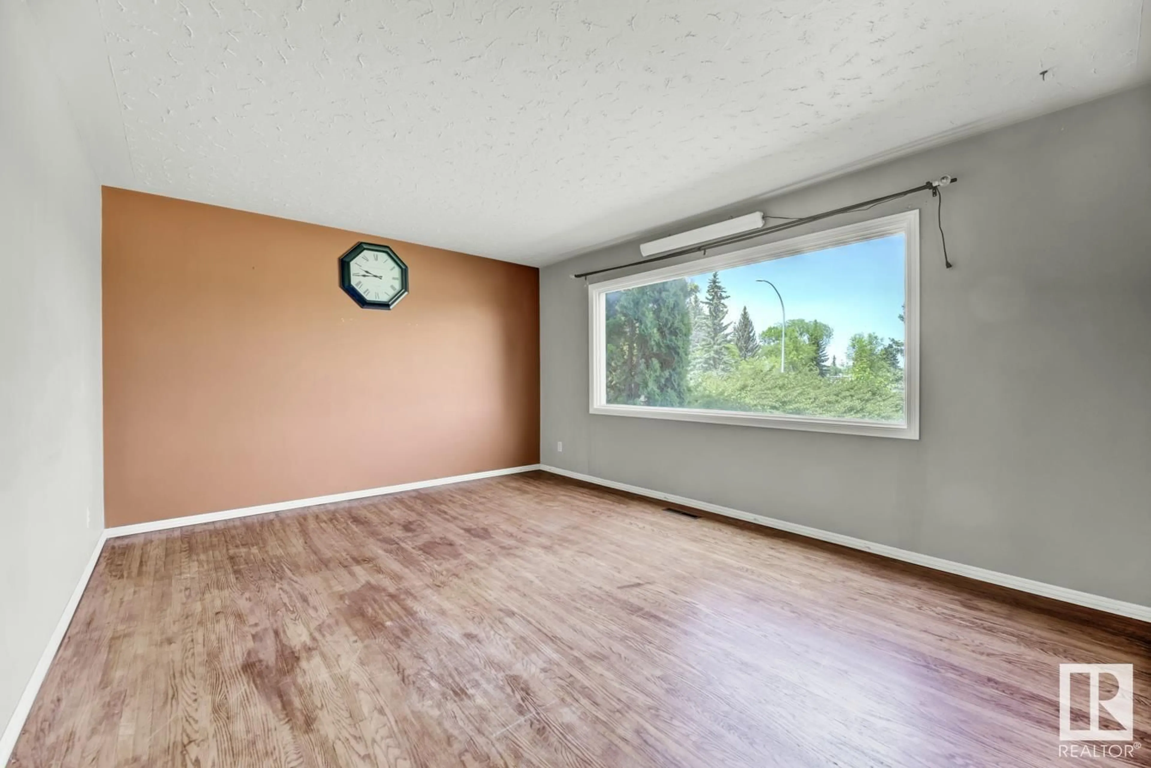 A pic of a room for NW - 12103 134B AV, Edmonton Alberta T5L4M6