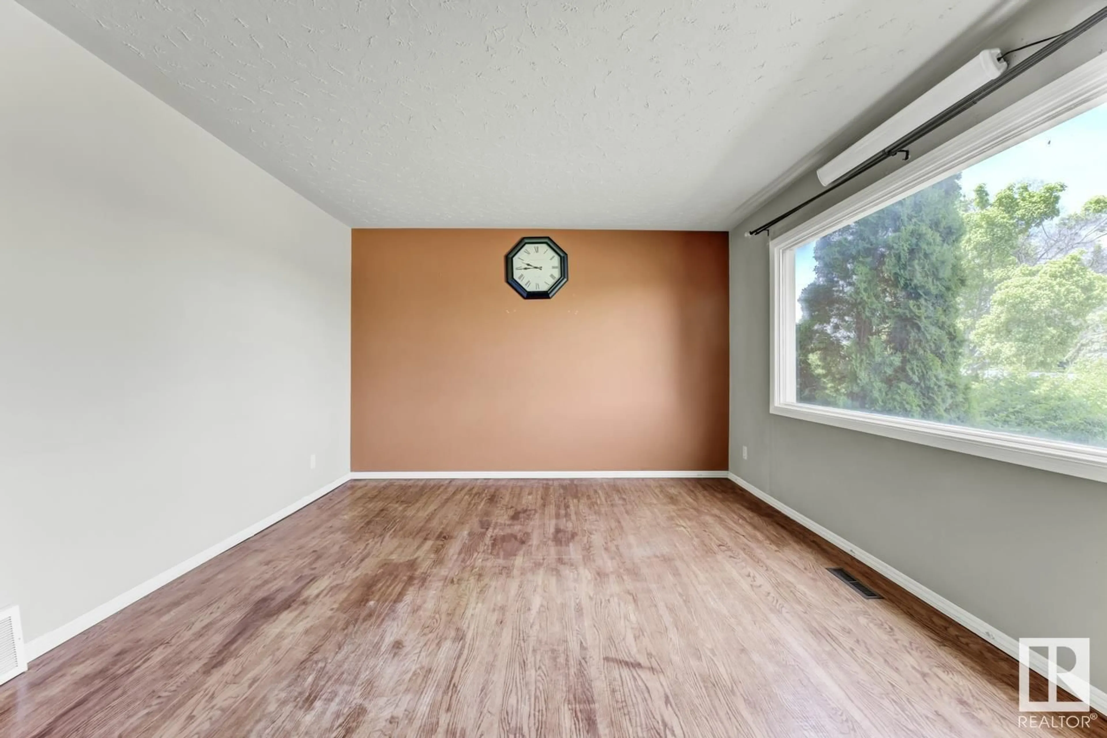 A pic of a room for NW - 12103 134B AV, Edmonton Alberta T5L4M6