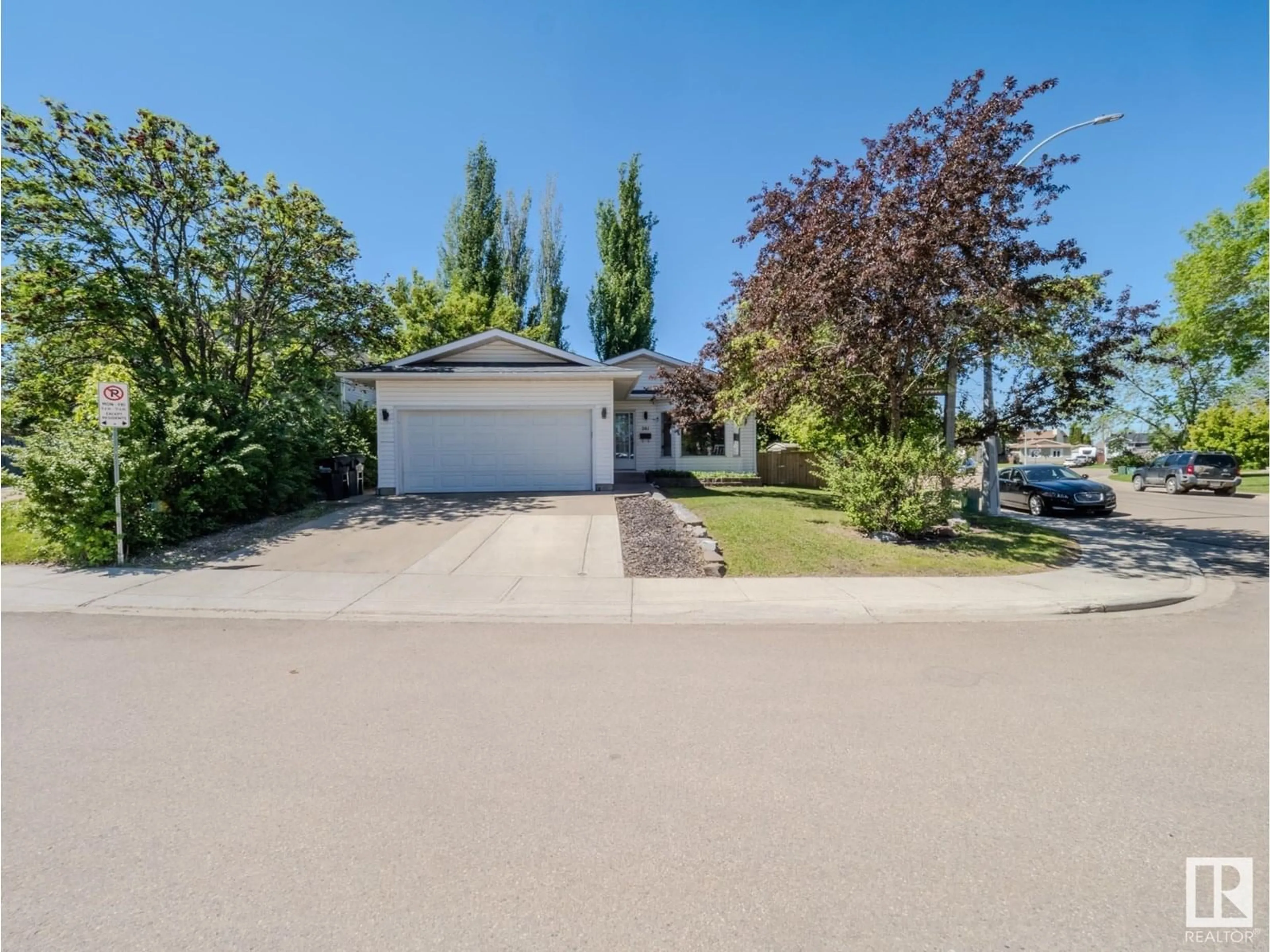 A pic from outside/outdoor area/front of a property/back of a property/a pic from drone, street for 381 VILLAGE TERRACE, Sherwood Park Alberta T8A4V9