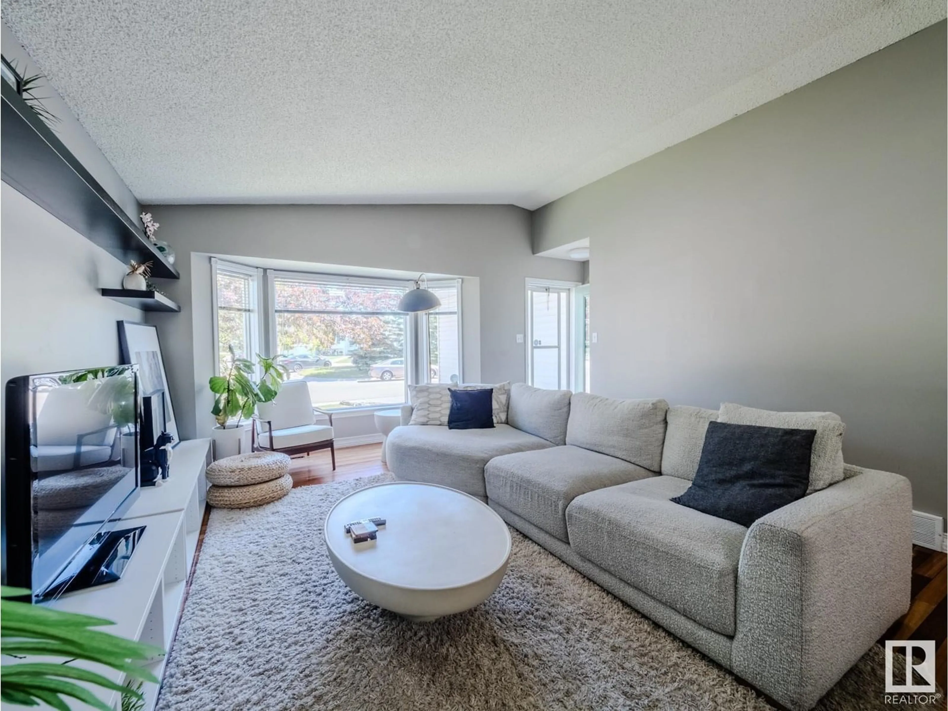 Living room with furniture, unknown for 381 VILLAGE TERRACE, Sherwood Park Alberta T8A4V9