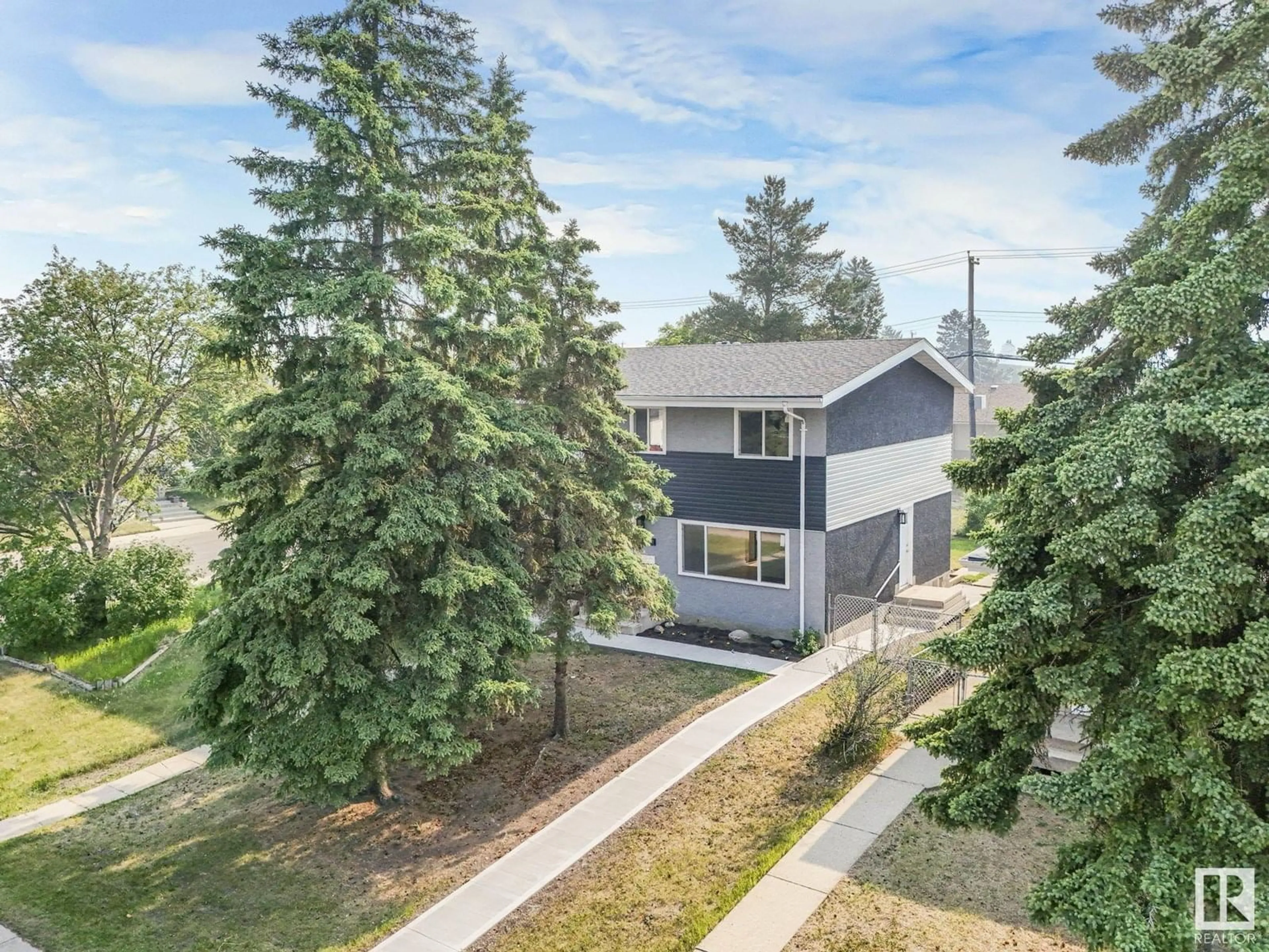 A pic from outside/outdoor area/front of a property/back of a property/a pic from drone, street for NW - 13211 95 ST, Edmonton Alberta T5E3Y2
