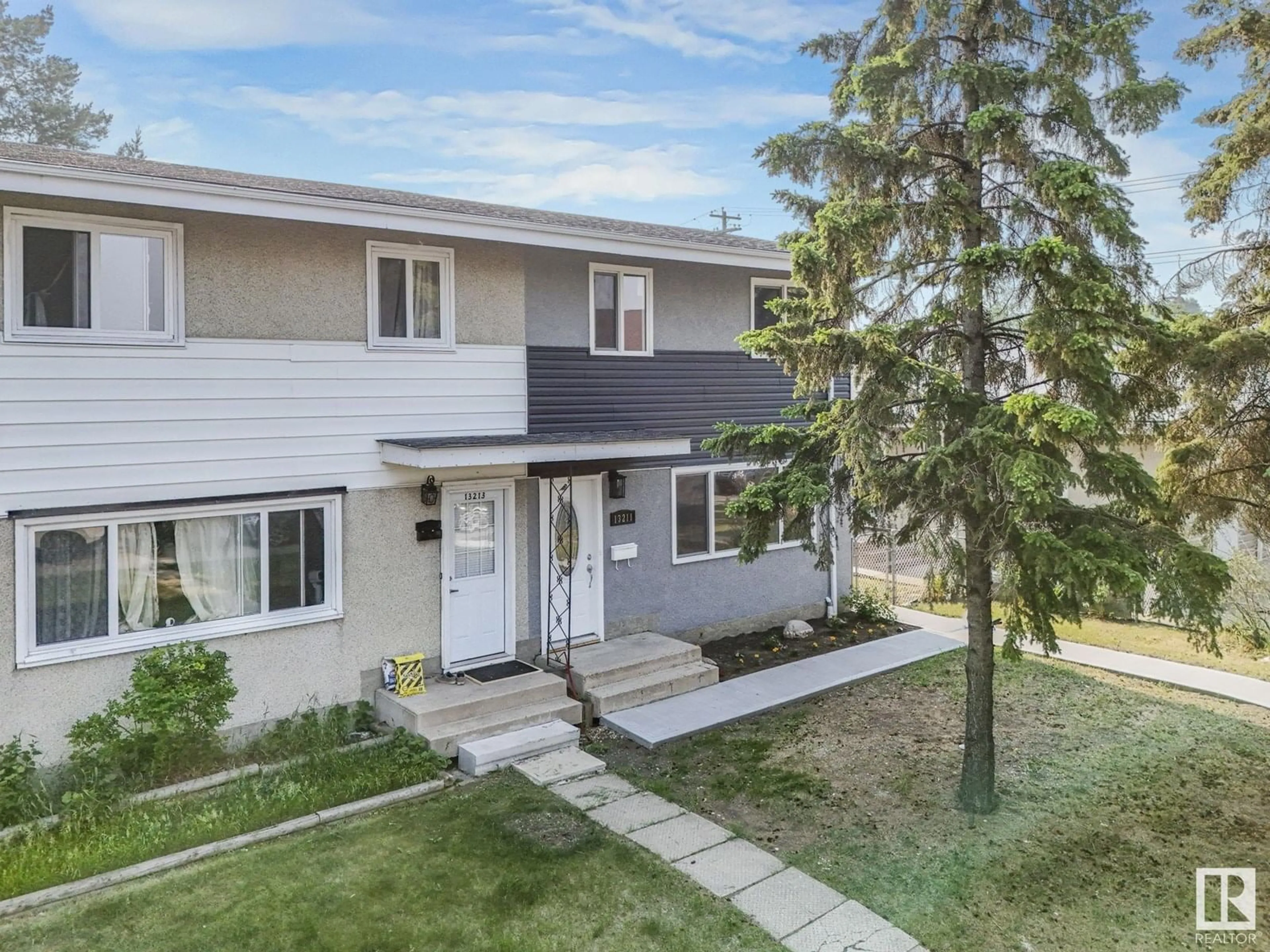Home with vinyl exterior material, street for NW - 13211 95 ST, Edmonton Alberta T5E3Y2